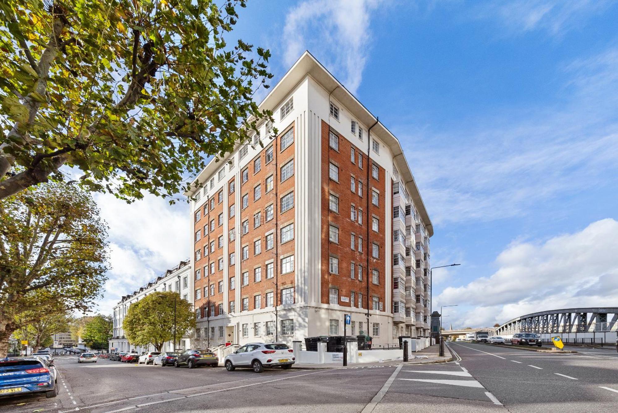 Paddington Station Paradise For Up To 4 Guests! Dream 2 Mins Walk From Station With Extra Double Sofa Bed! Appartement Londen