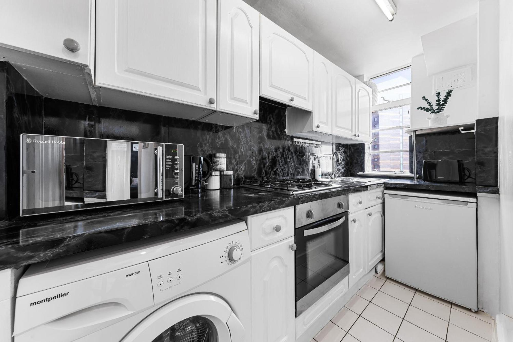 Paddington Station Paradise For Up To 4 Guests! Dream 2 Mins Walk From Station With Extra Double Sofa Bed! Londen