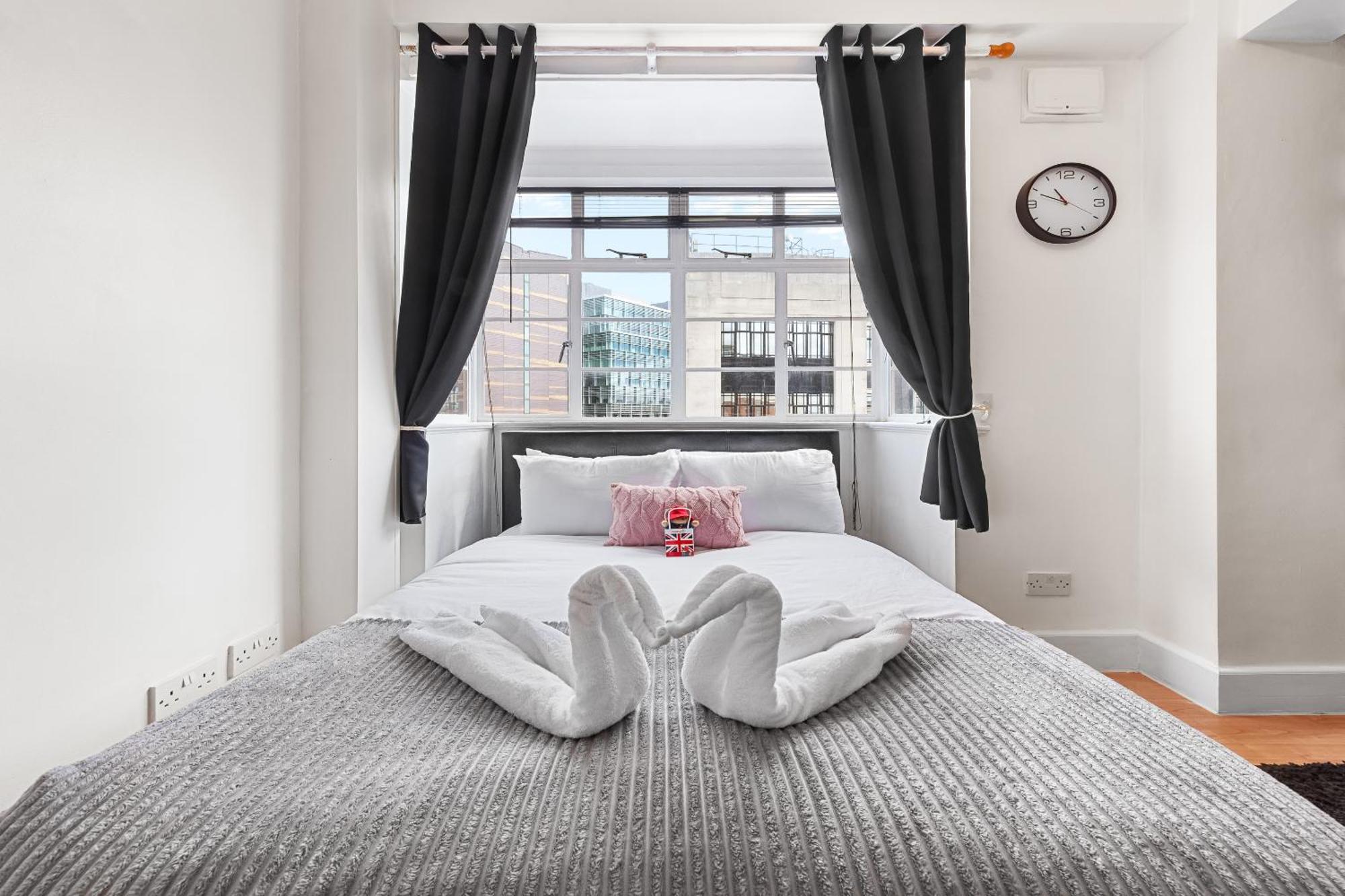 Paddington Station Paradise For Up To 4 Guests! Dream 2 Mins Walk From Station With Extra Double Sofa Bed! Londen