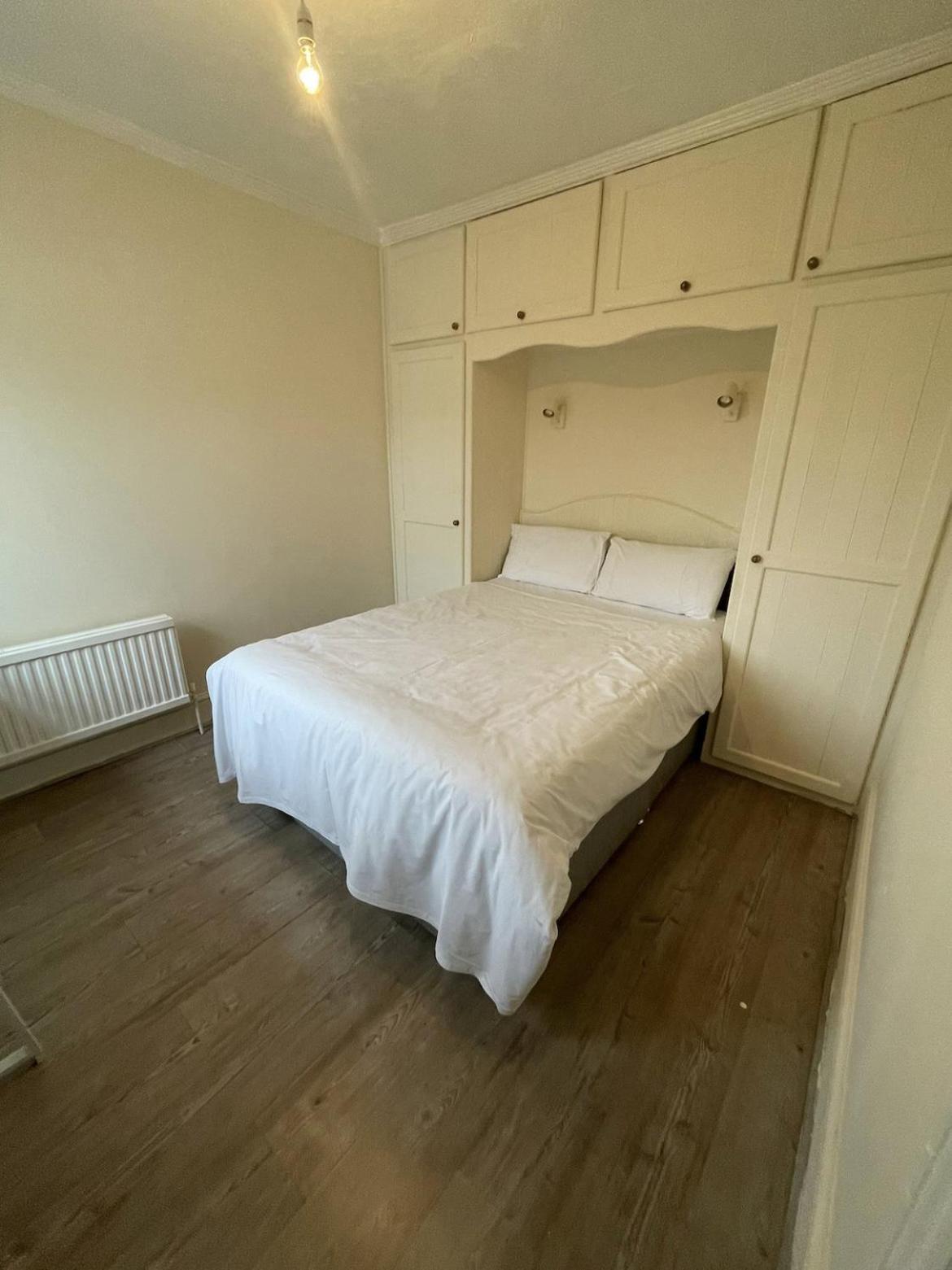 Nky Crystal 4 Bed House * London