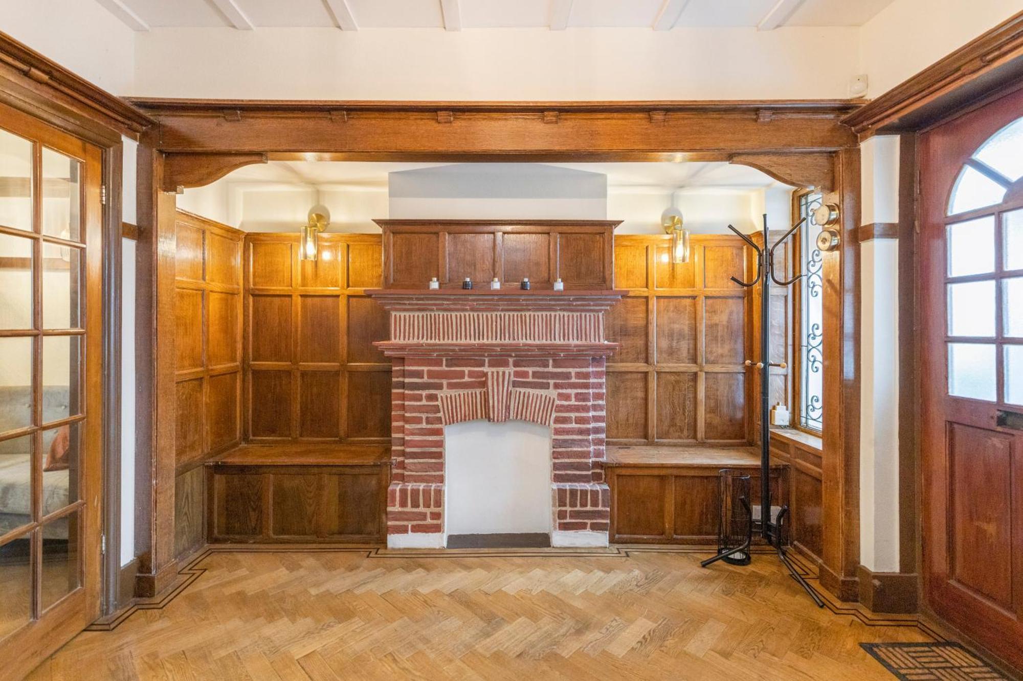 13-bed Gem, Opposite Tube Station Less Than 1 Min Walk