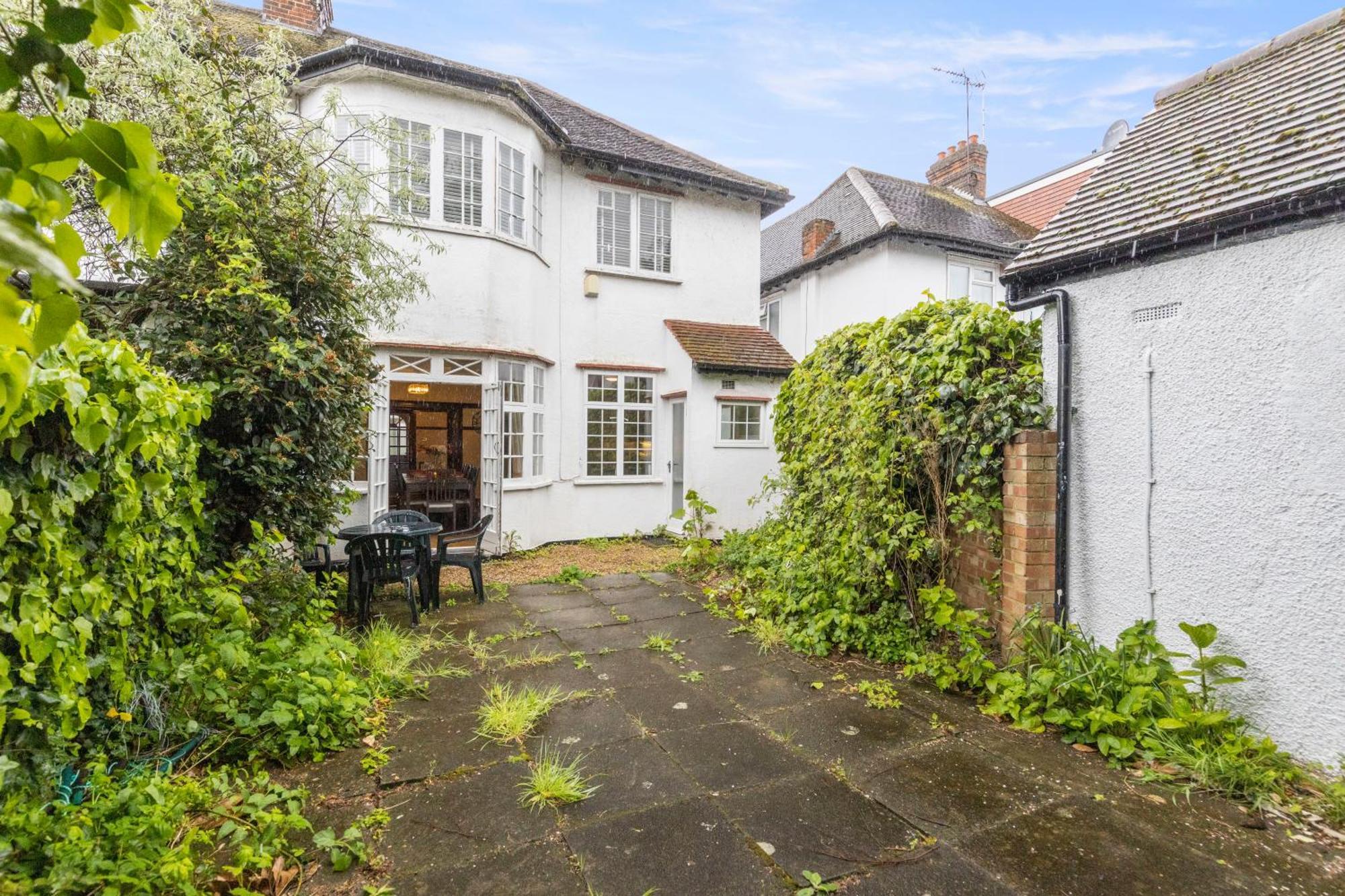 13-bed Gem, Opposite Tube Station Less Than 1 Min Walk *