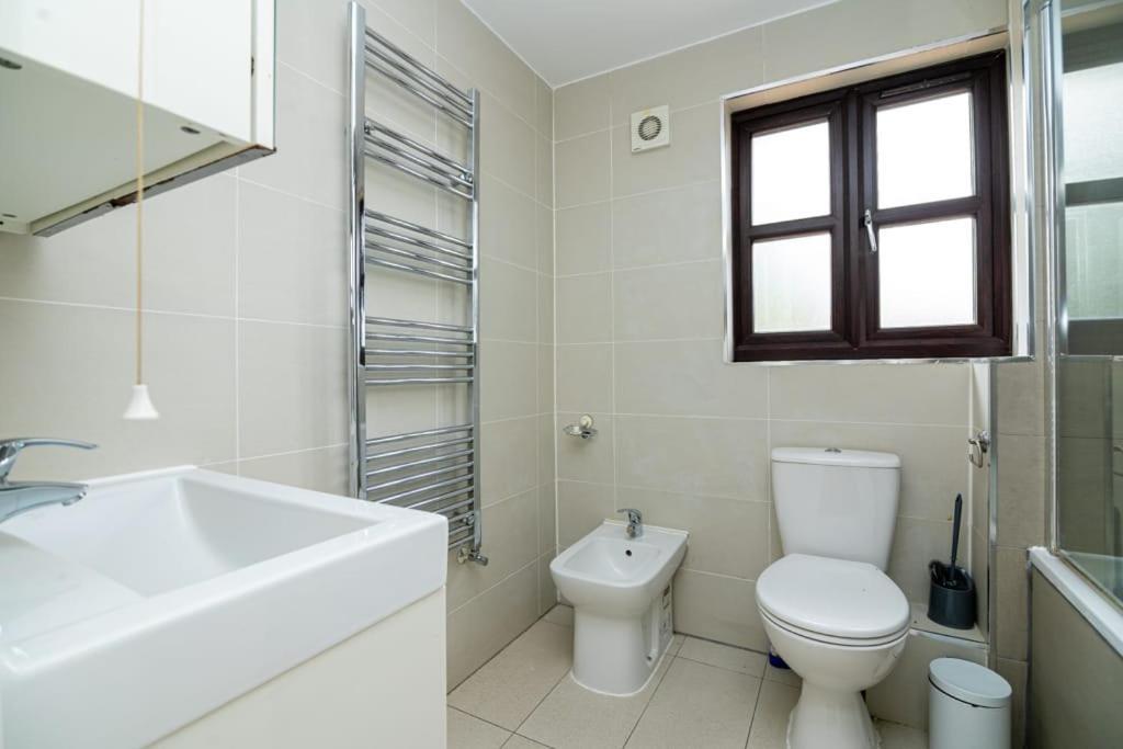 Modern House Just Refurbished Gasthof London