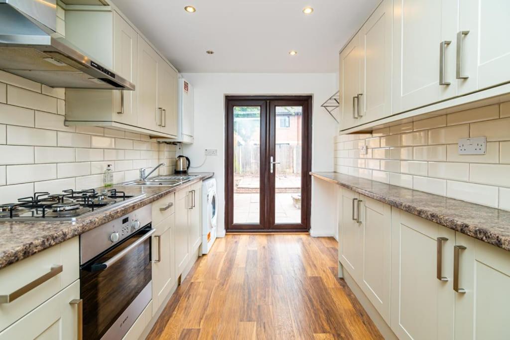 Gasthof Modern House Just Refurbished London