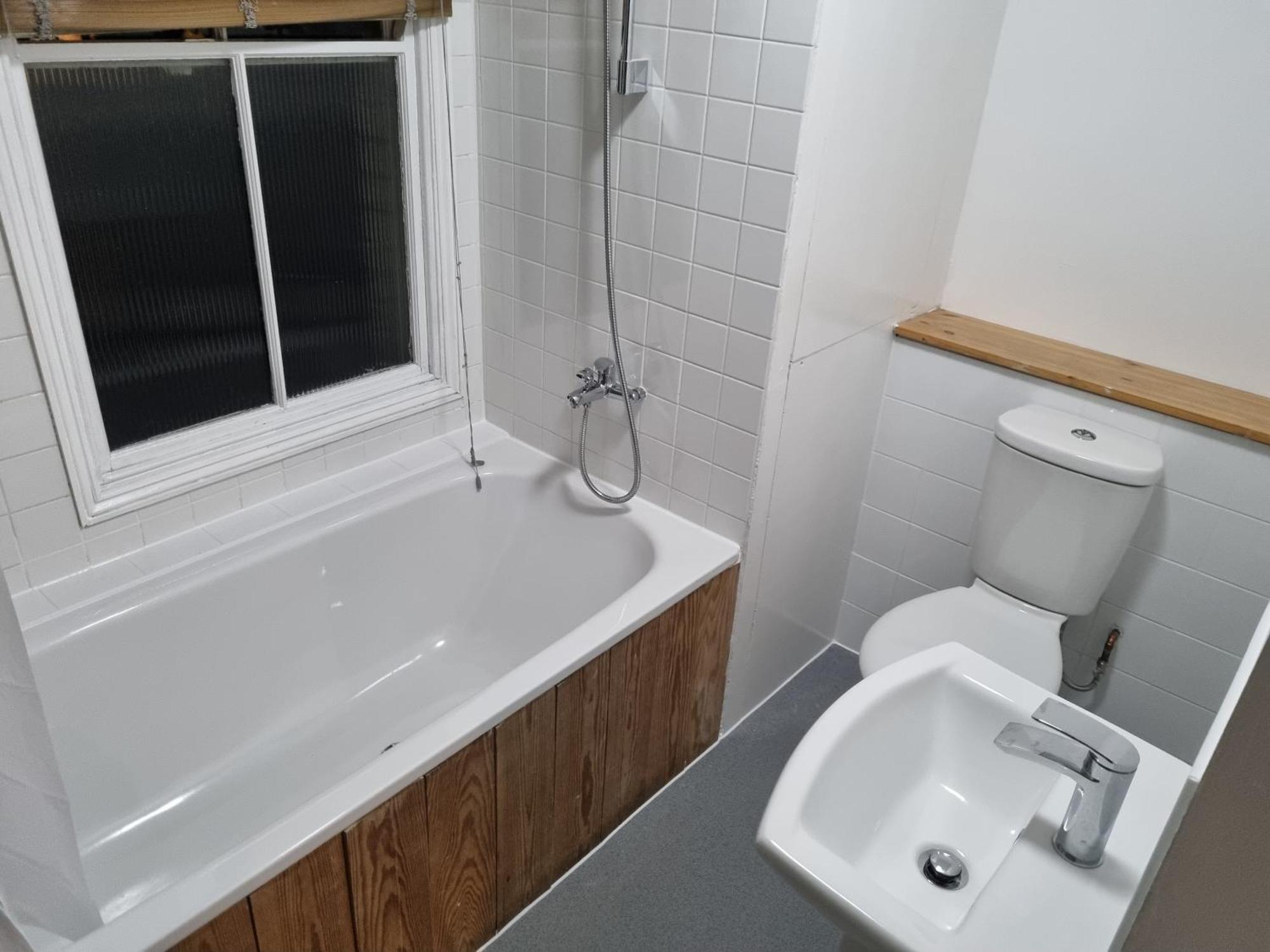 Cozy House With Character & Garden. London