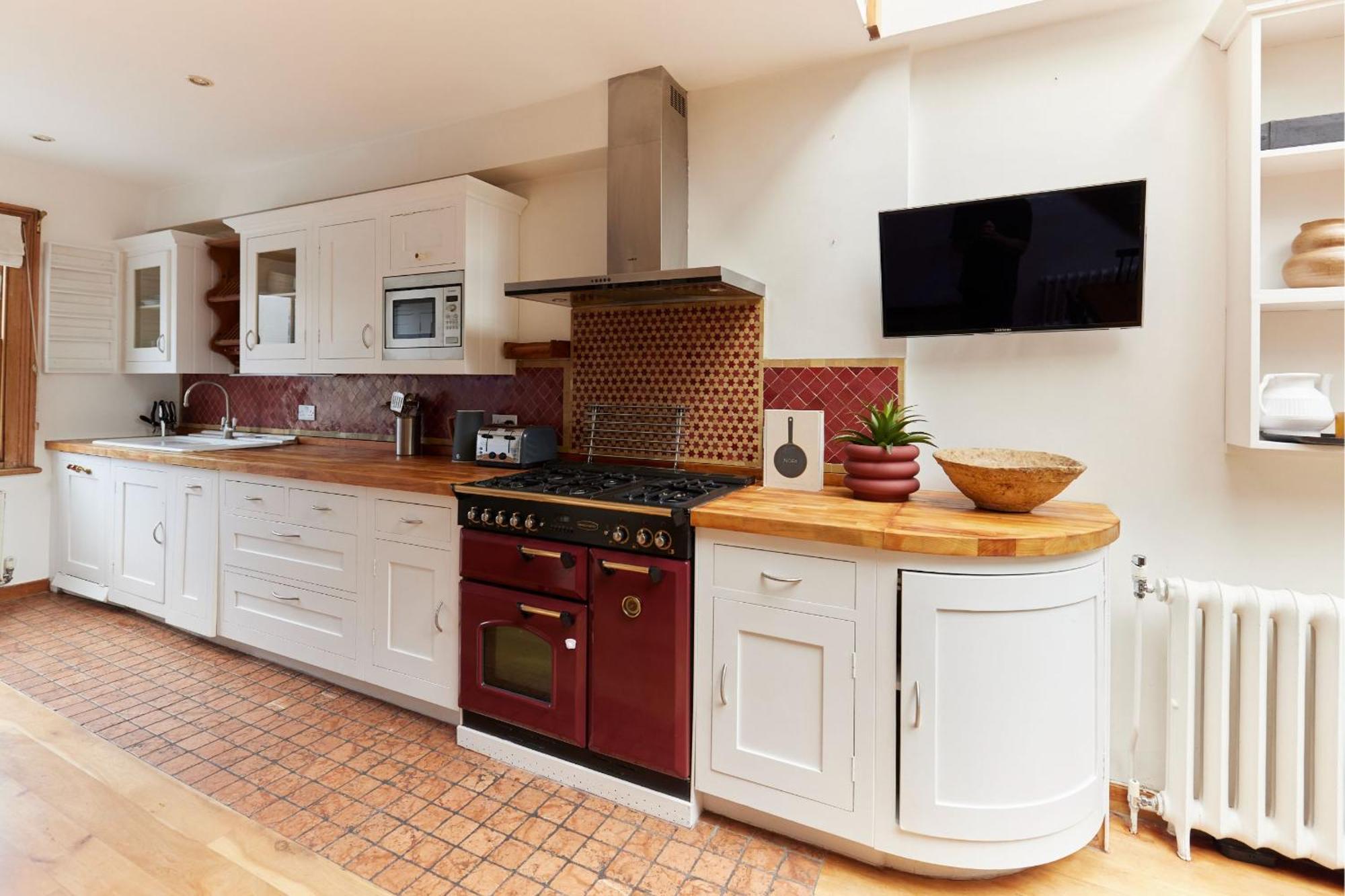 The Hampstead Wonder - Spacious 4bdr House With Balcony London