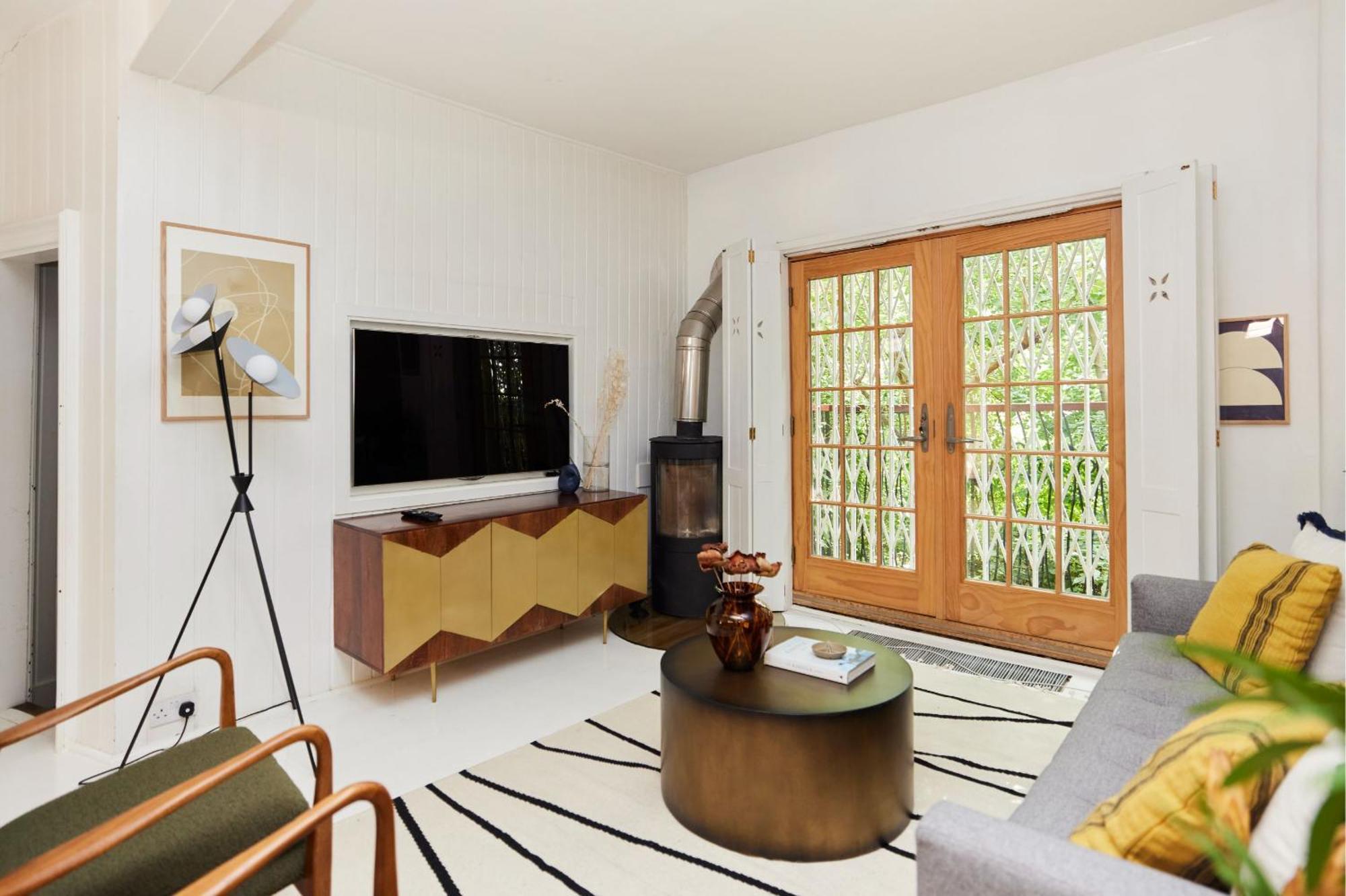 The Hampstead Wonder - Spacious 4bdr House With Balcony Apartment *