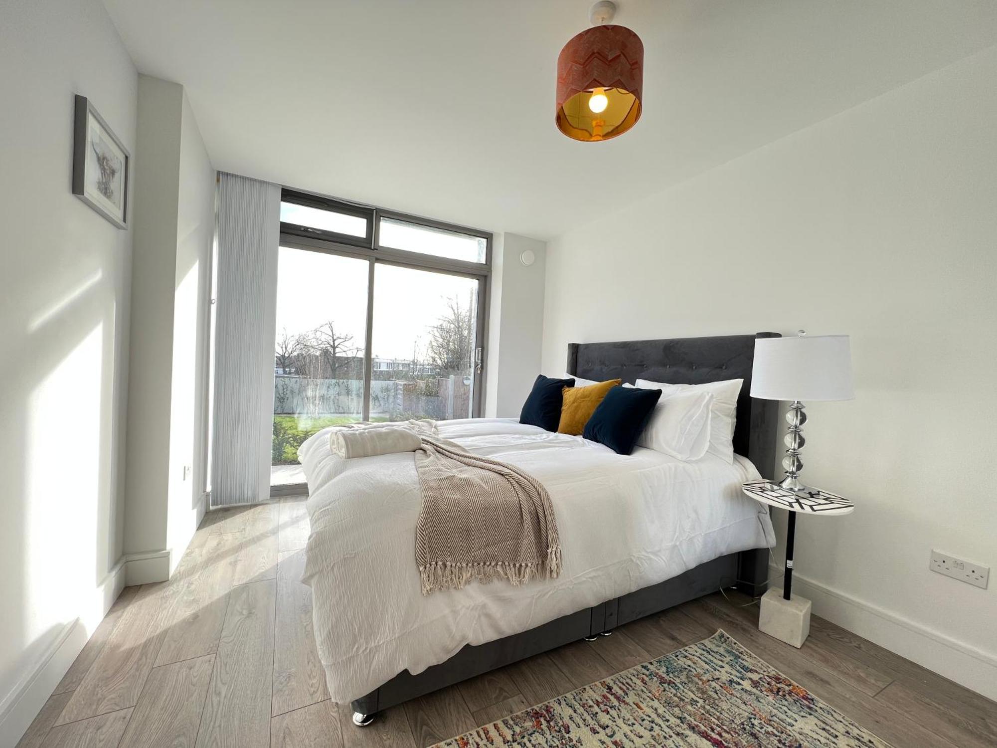 C1, Luxury 2 Bedroom Flat In Wembley Apartment