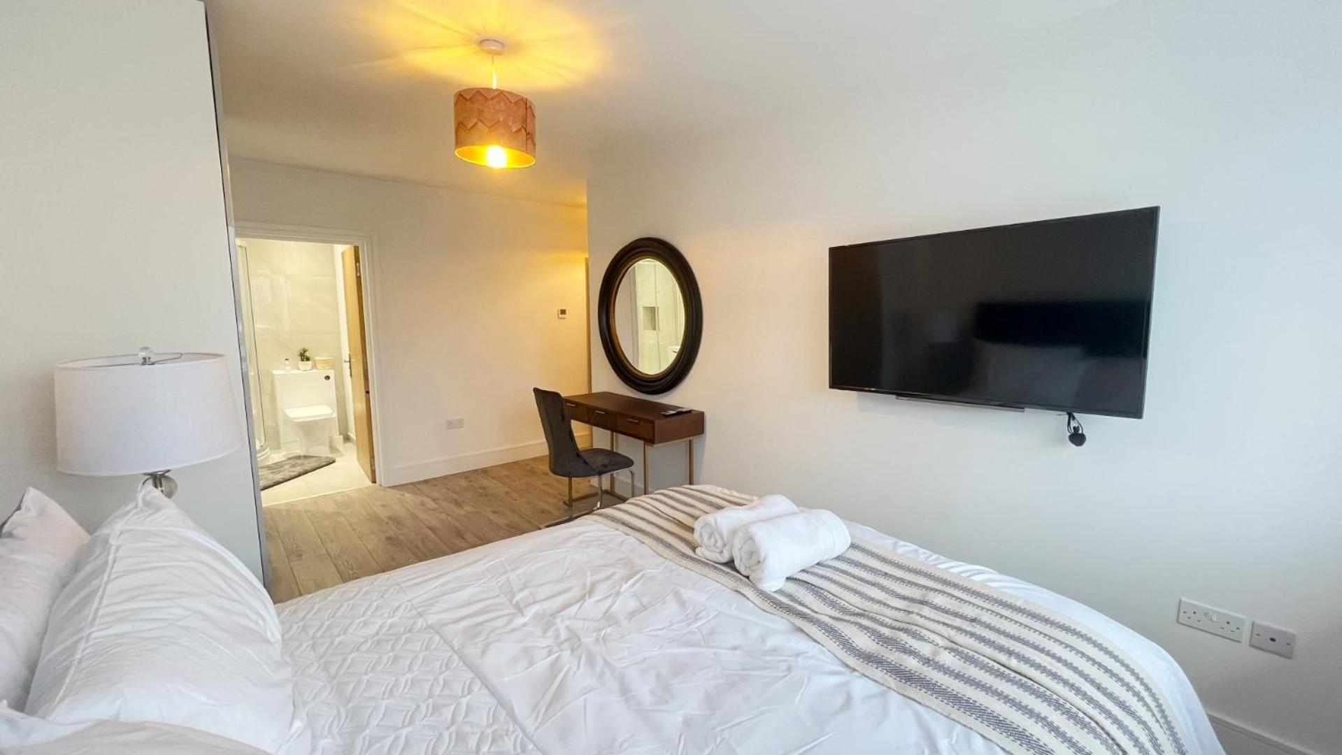C1, Luxury 2 Bedroom Flat In Wembley * London