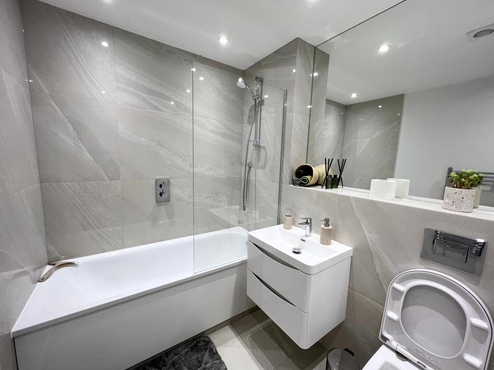 C1, Luxury 2 Bedroom Flat In Wembley London