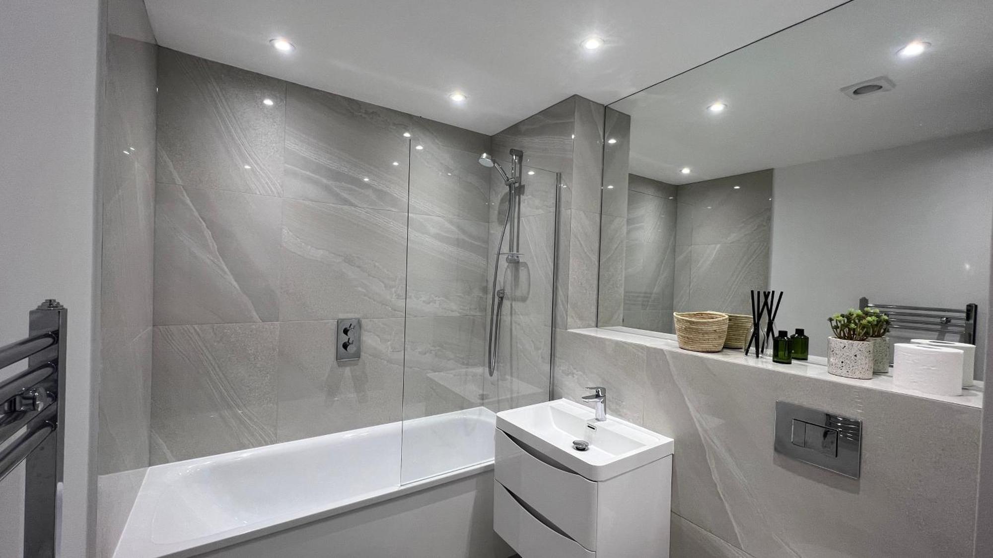 C1, Luxury 2 Bedroom Flat In Wembley Apartment