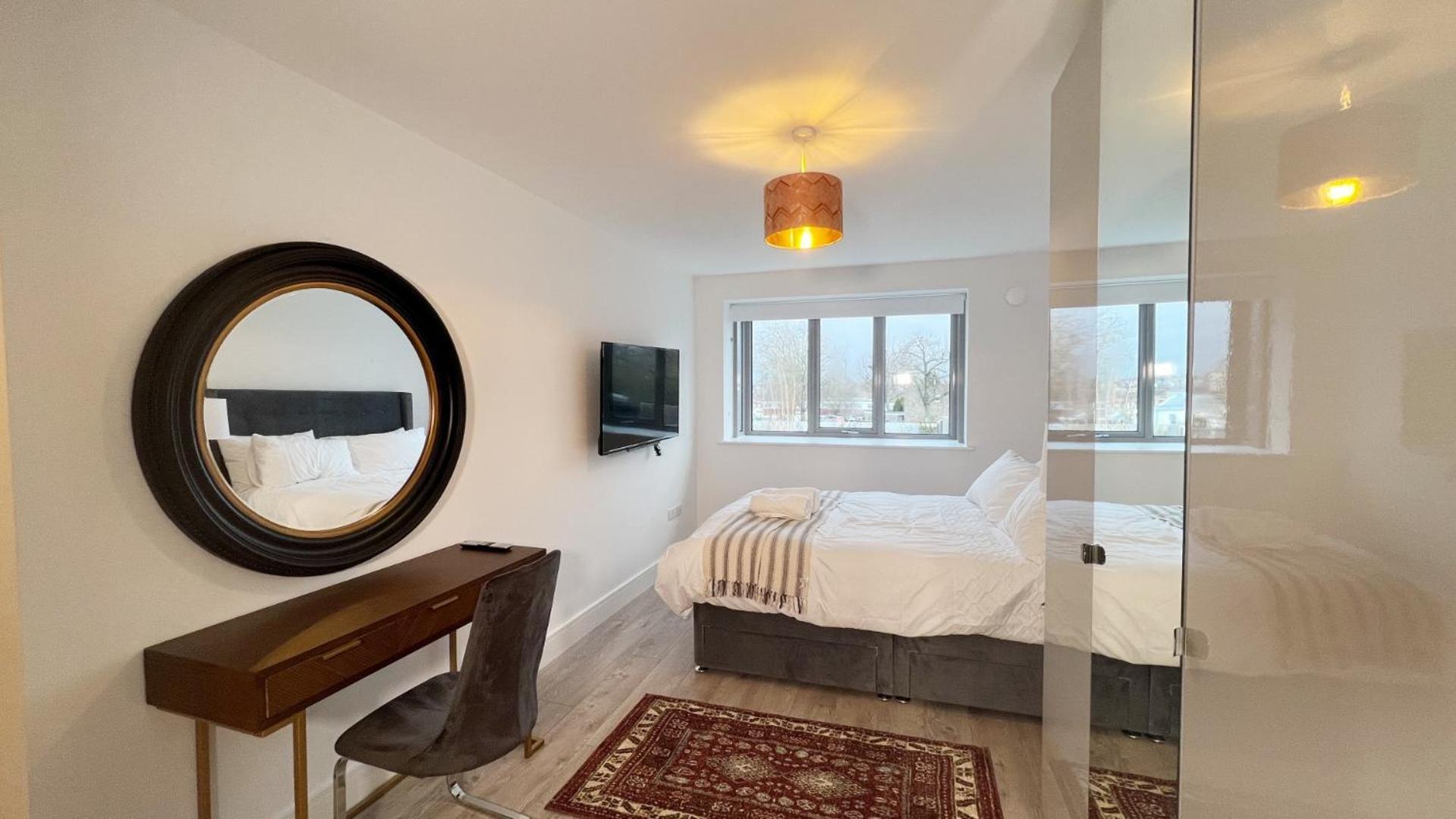 C1, Luxury 2 Bedroom Flat In Wembley Apartment *