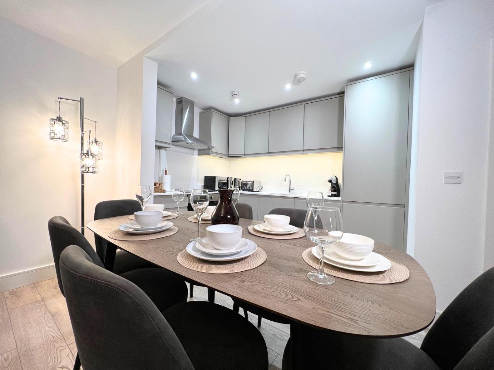 C1, Luxury 2 Bedroom Flat In Wembley London