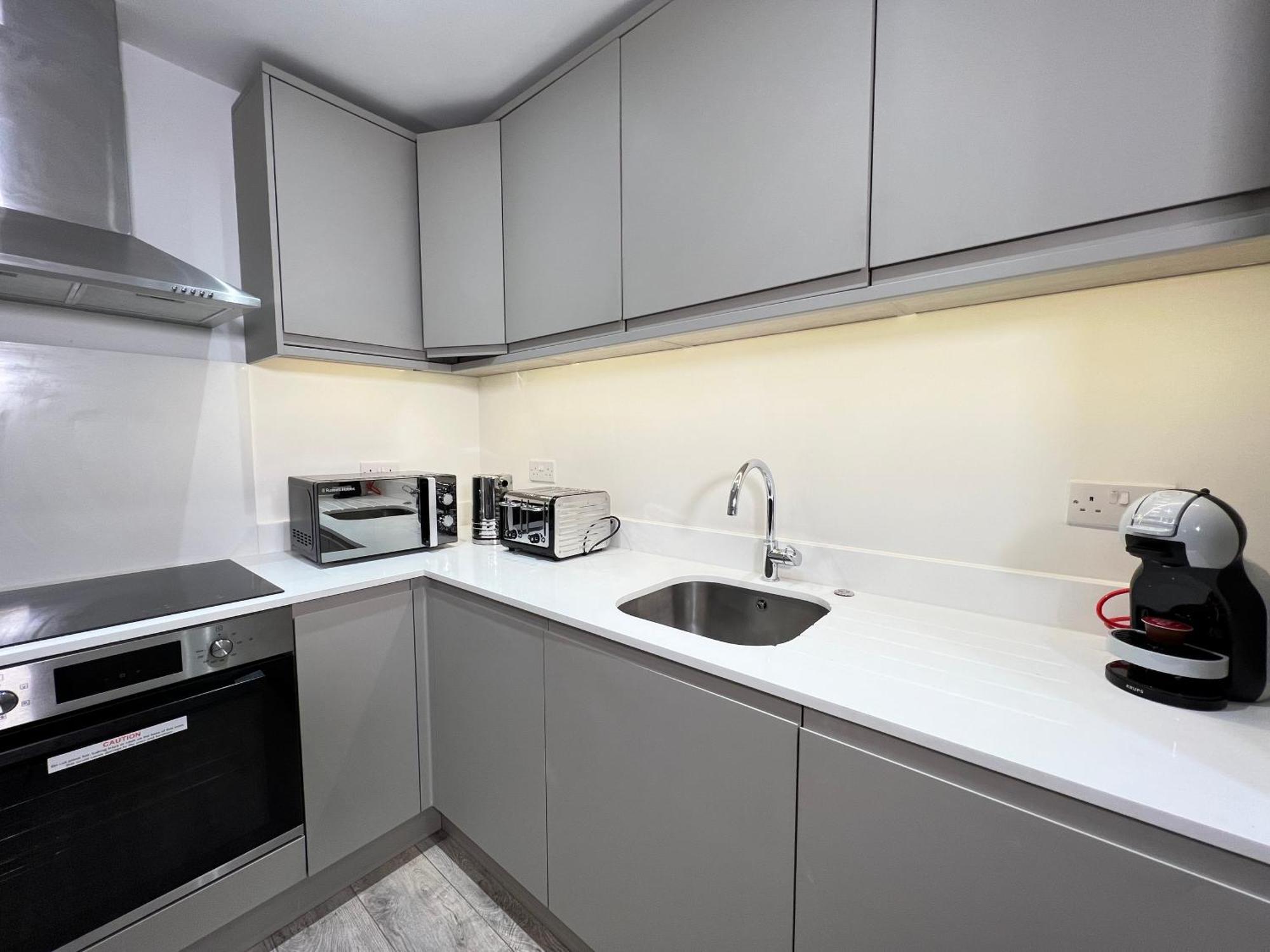 C1, Luxury 2 Bedroom Flat In Wembley London