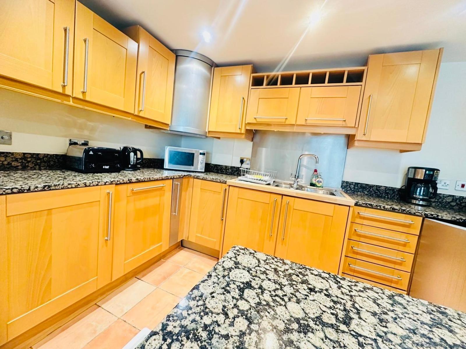 Modern 2bed 2bath Canary Wharf - Upto 5 Person Londen