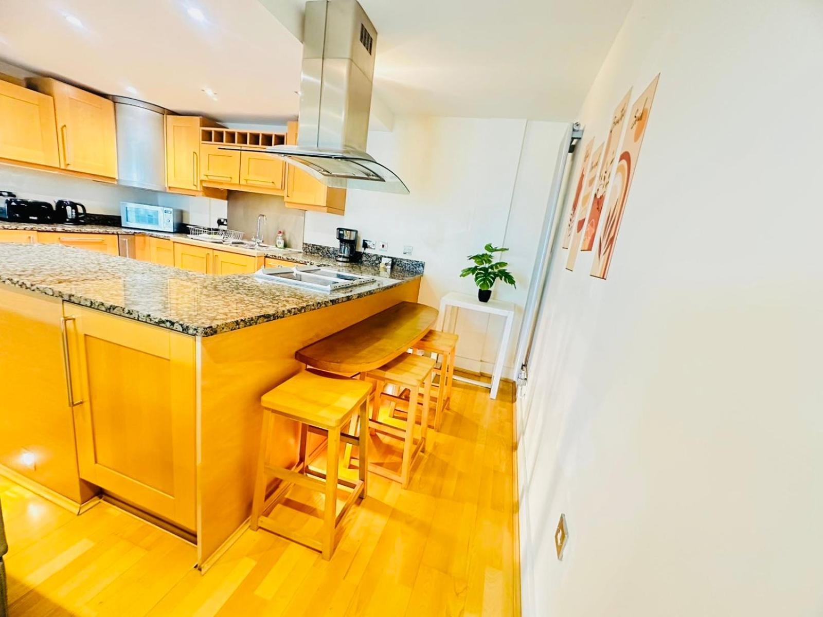 Modern 2bed 2bath Canary Wharf - Upto 5 Person Appartement Londen