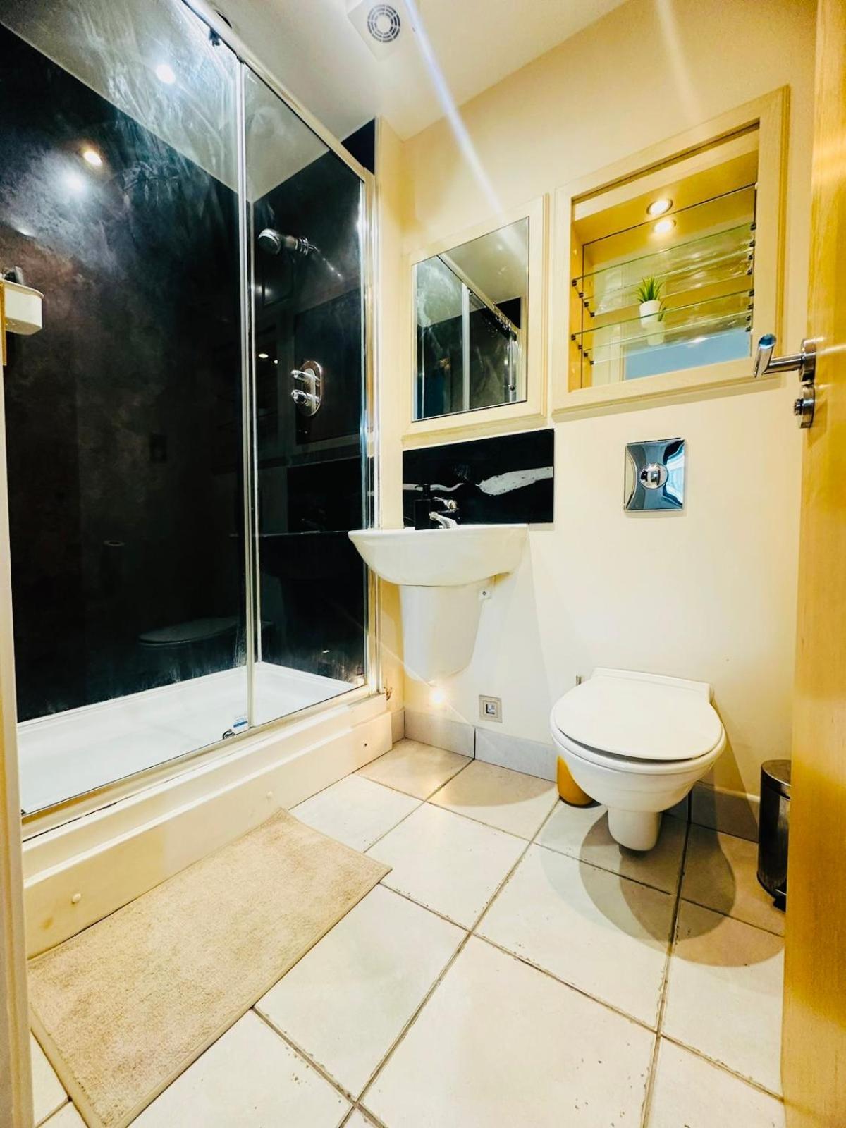 Modern 2bed 2bath Canary Wharf - Upto 5 Person Londen
