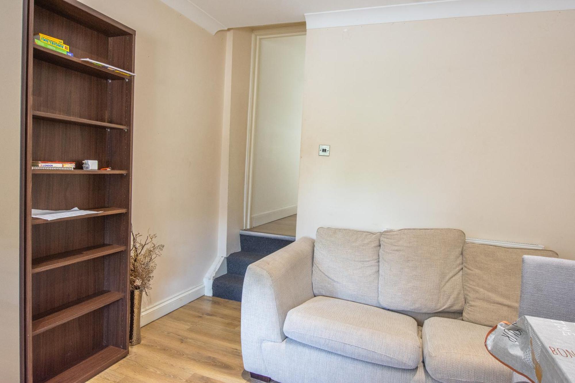 Evergreen Apartments, Flat 3, Apartment London