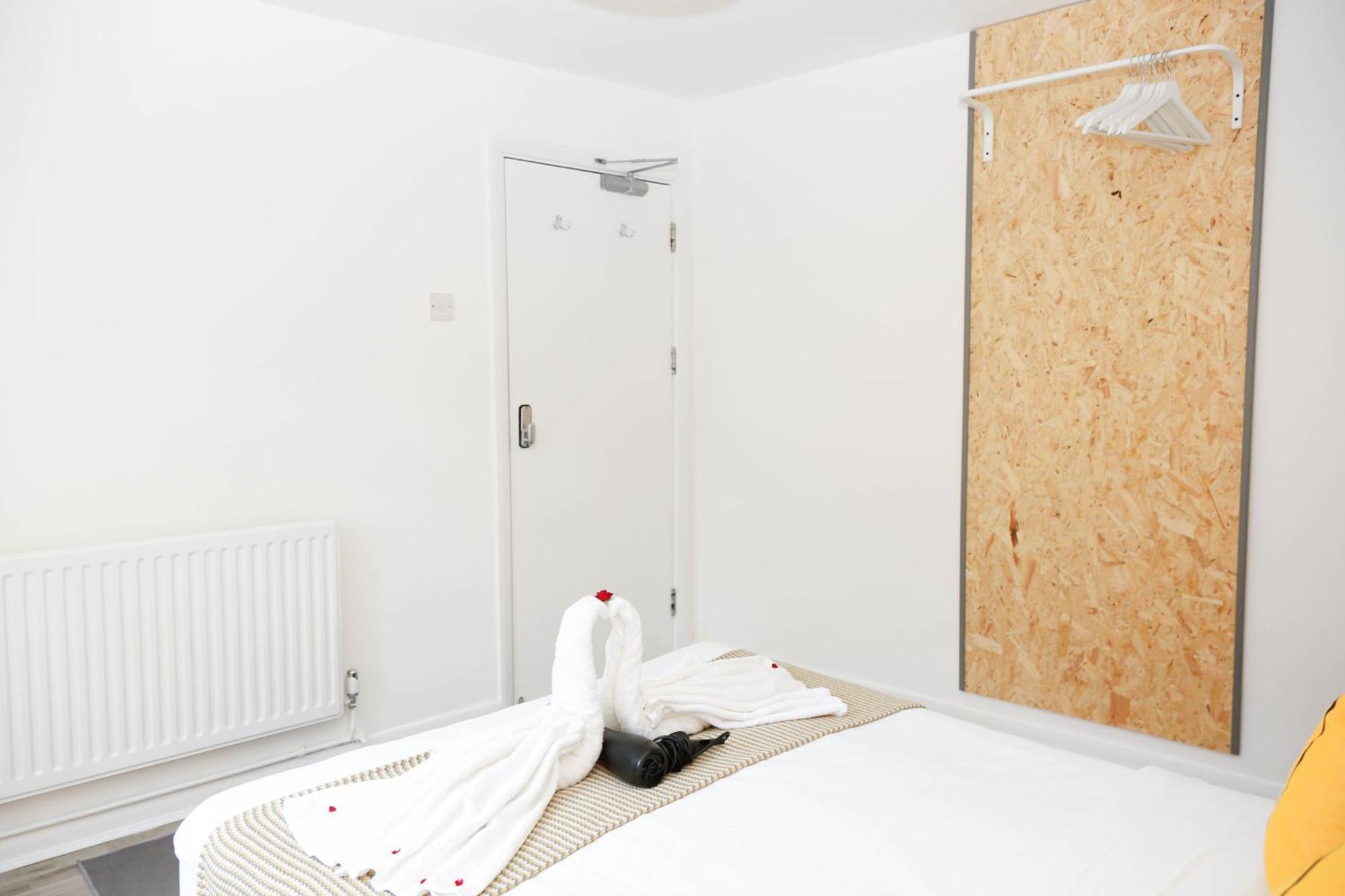 Stylish 1-minute Walk To Camden Town Metro, Shops, Cafes, Bars & Restaurants With Shared Bathrooms Privatunterkunft