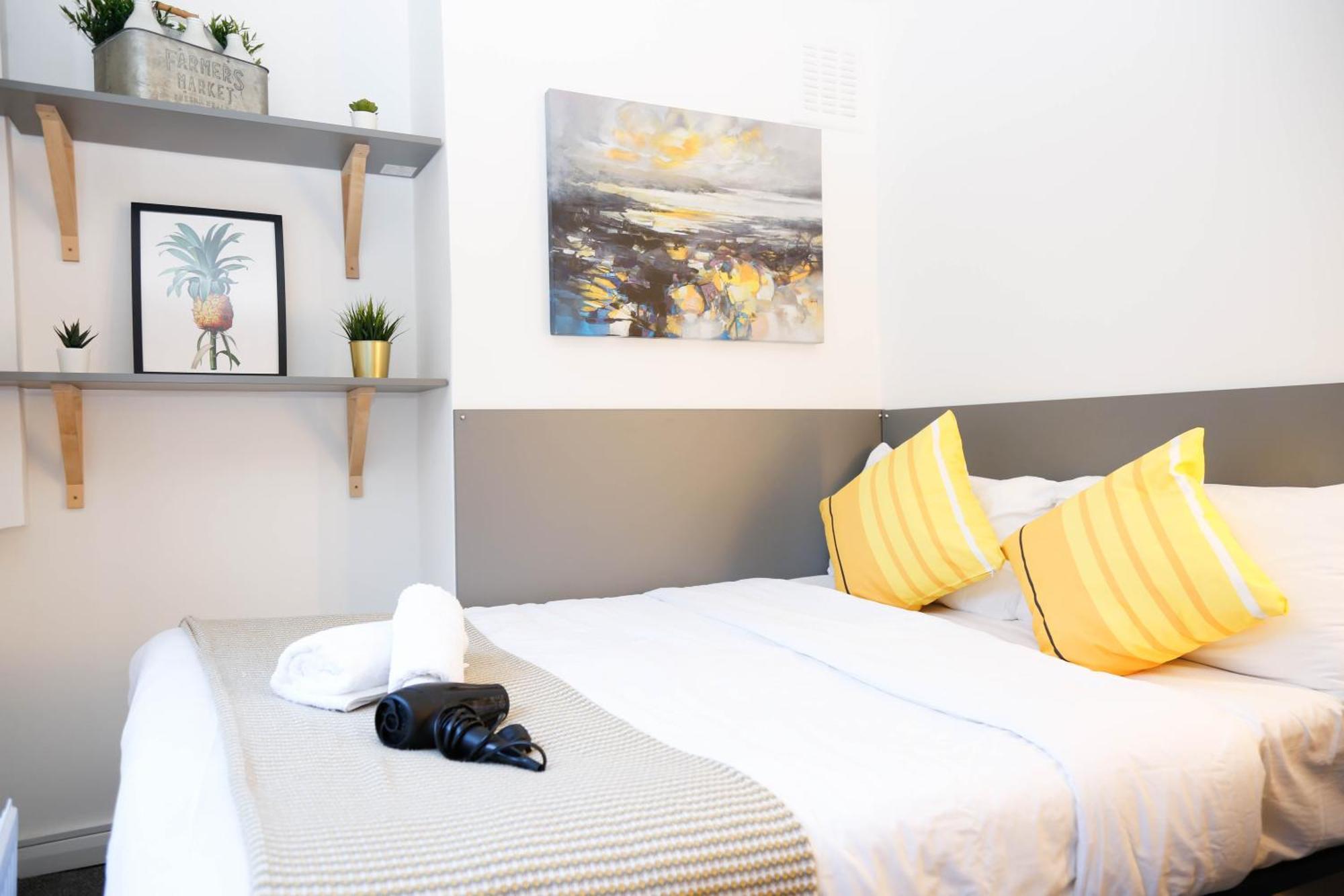 Stylish 1-minute Walk To Camden Town Metro, Shops, Cafes, Bars & Restaurants With Shared Bathrooms Privatunterkunft