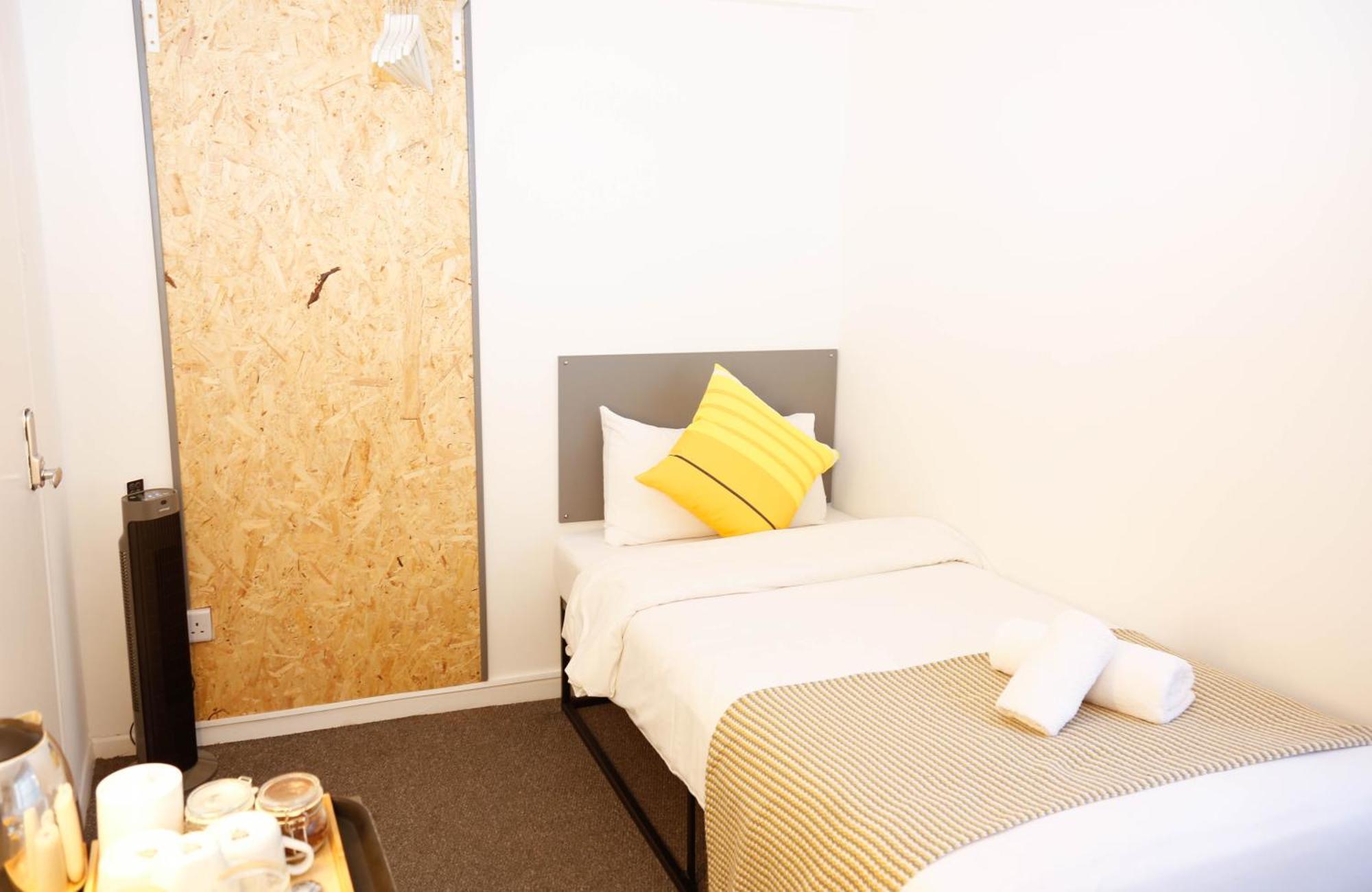 Stylish 1-minute Walk To Camden Town Metro, Shops, Cafes, Bars & Restaurants With Shared Bathrooms Privatunterkunft London