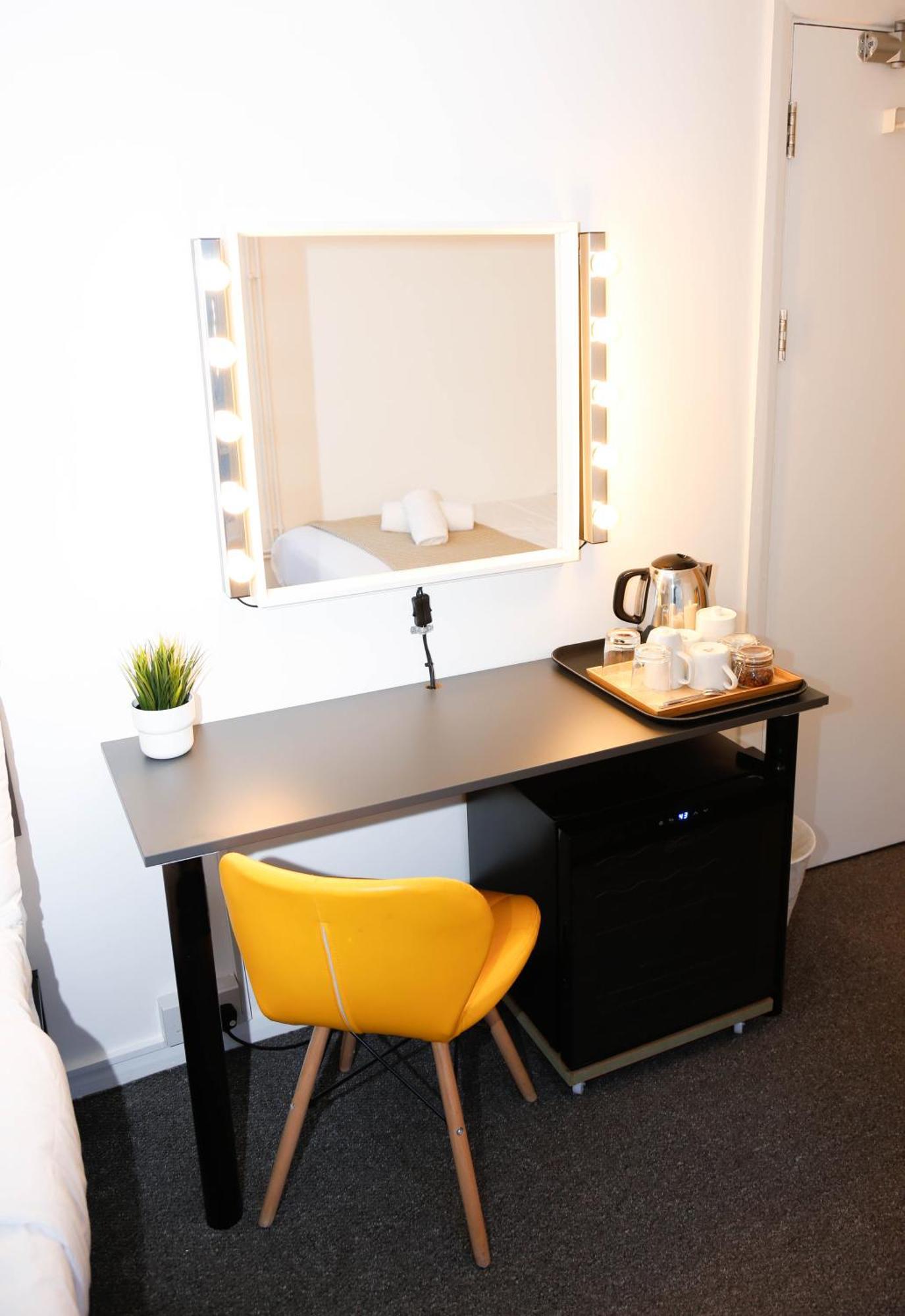 Stylish 1-minute Walk To Camden Town Metro, Shops, Cafes, Bars & Restaurants With Shared Bathrooms London