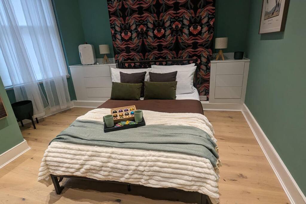 Brand New! Peacock Dance Apartment *