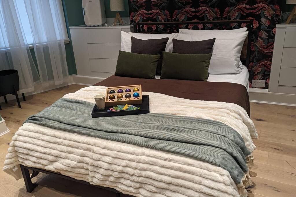 Apartment Brand New! Peacock Dance *