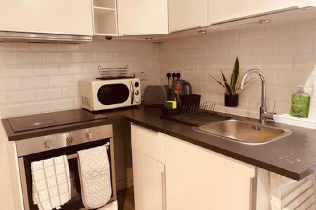 Modern 1 Bed Flat In Hackney With Parking Apartamento Londres