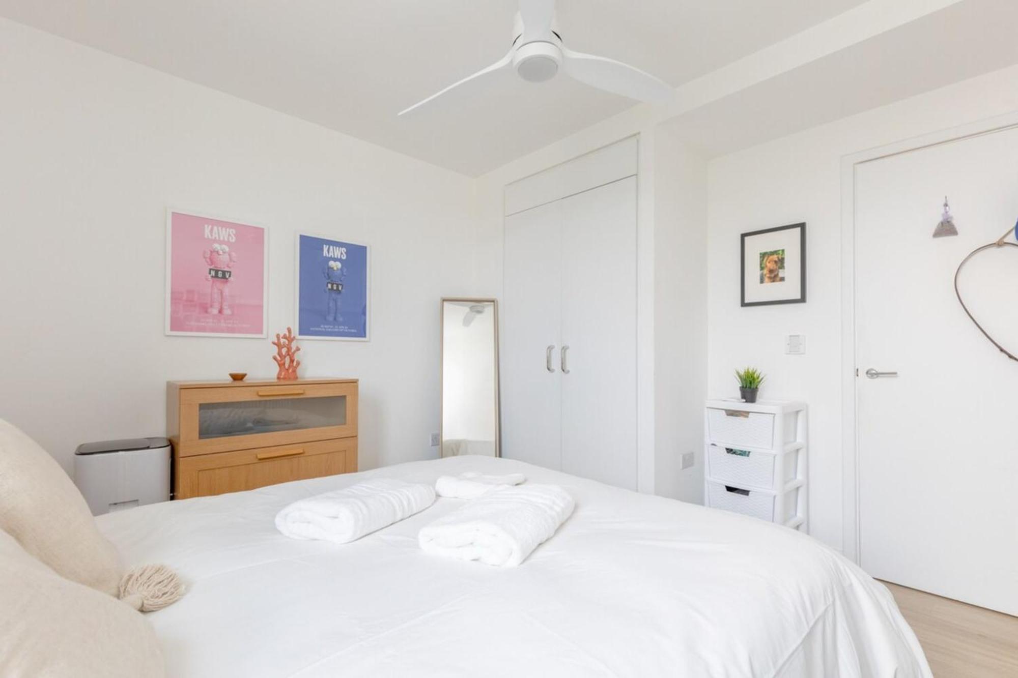 Funky 1bd High-rise Flat Wcity Views Angel! Apartment