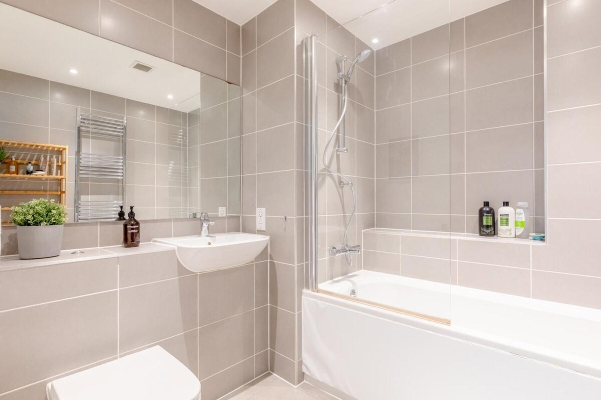 Funky 1bd High-rise Flat Wcity Views Angel! Apartment