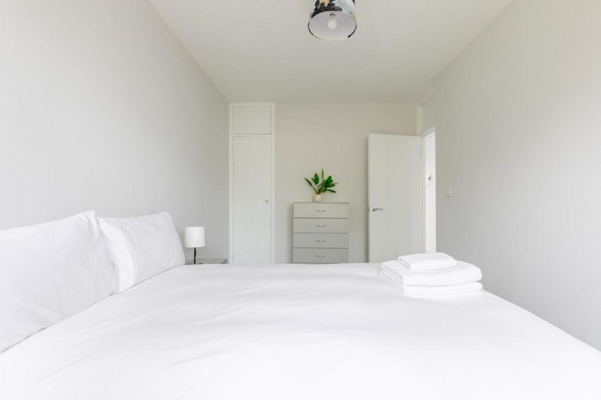 Newly Renovated 3bd Islington! Holiday home *
