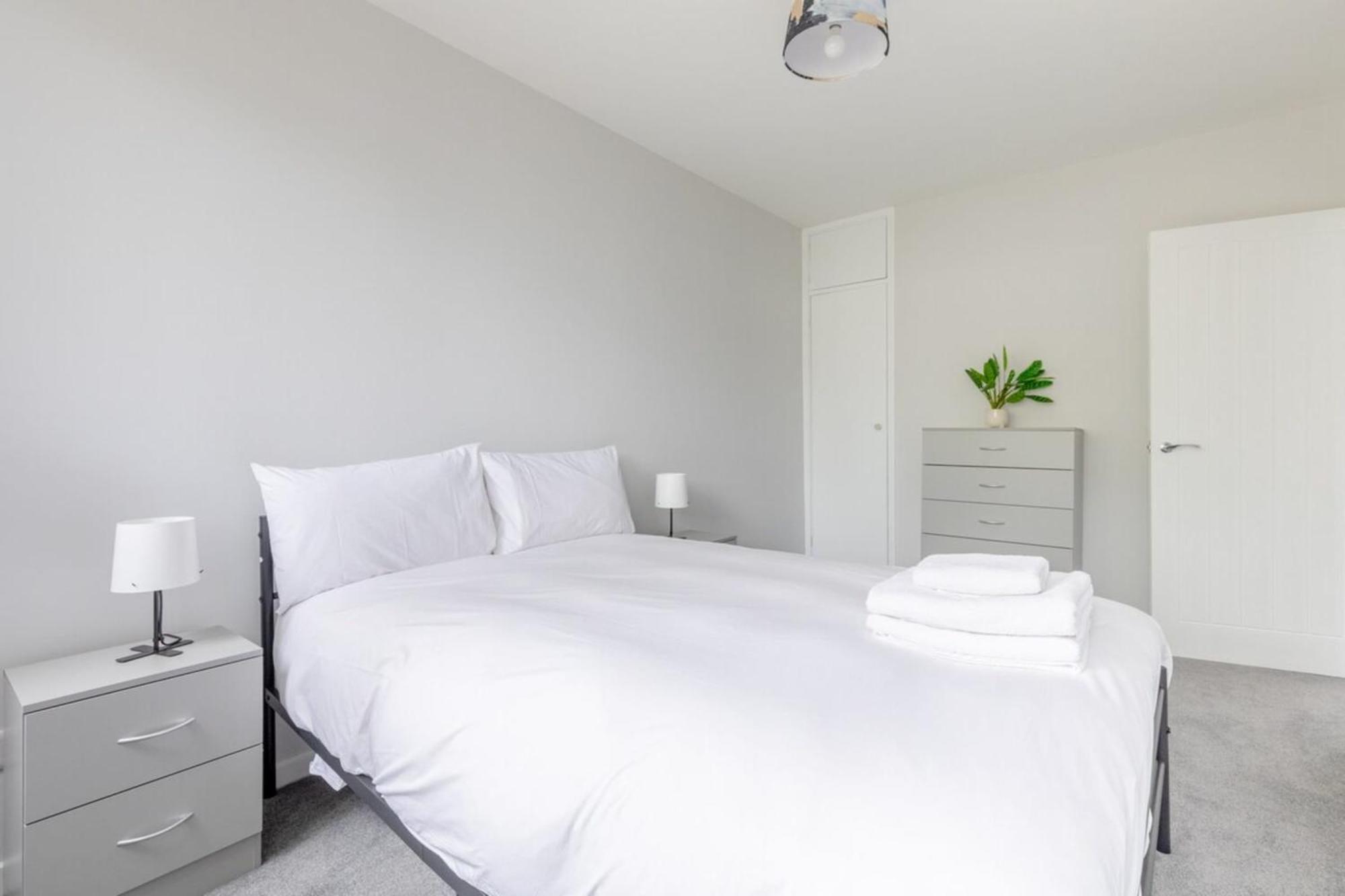Newly Renovated 3bd Islington! Holiday home *