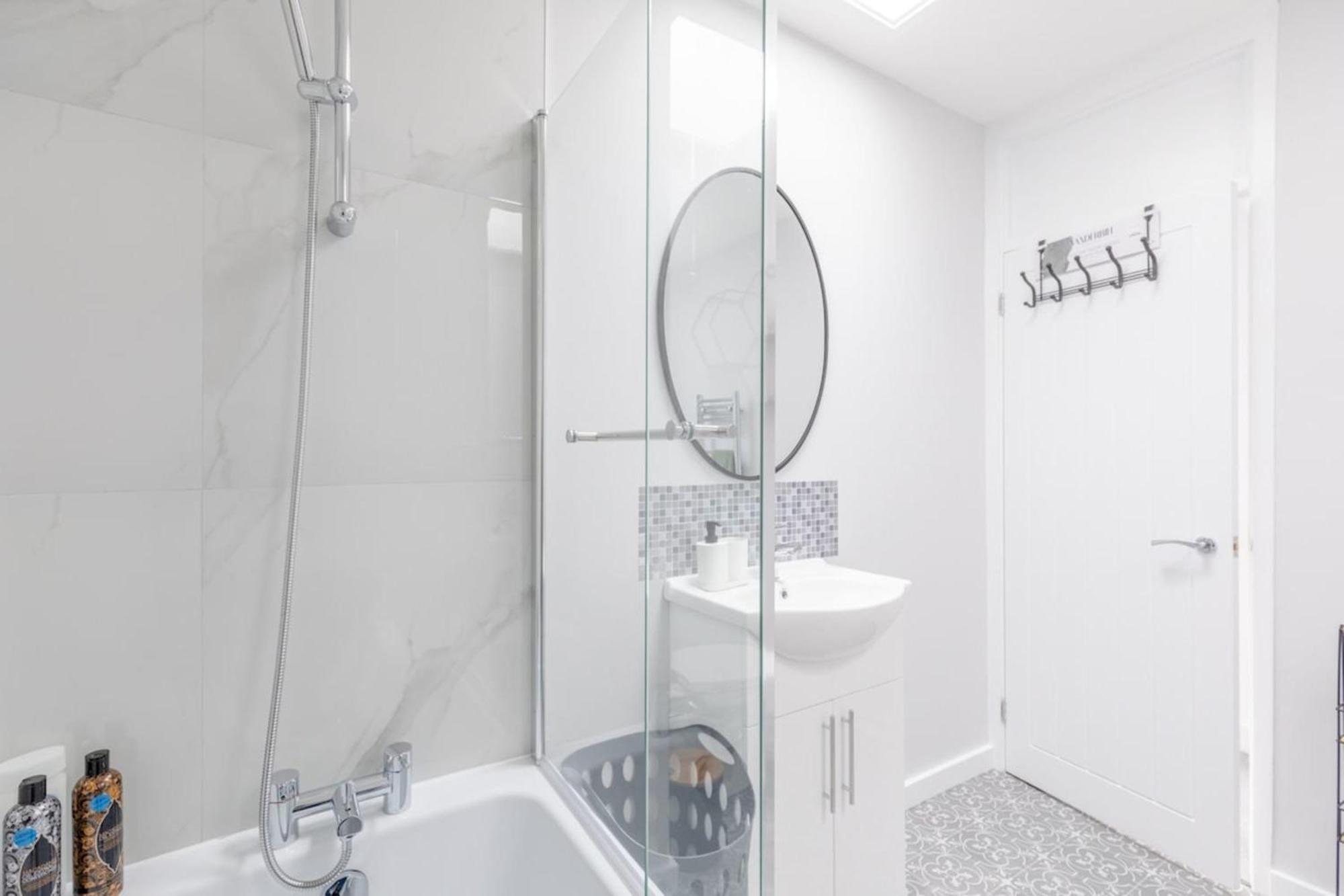 Newly Renovated 3bd Islington! Holiday home *