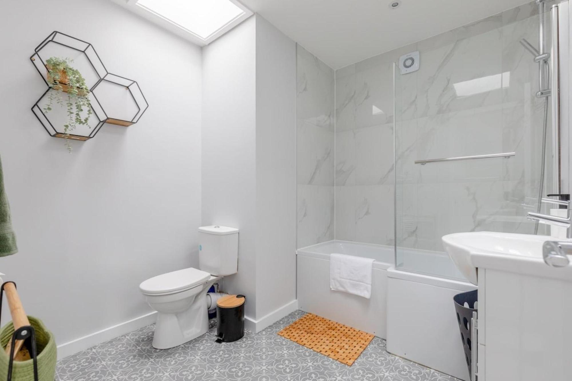 Newly Renovated 3bd Islington! *