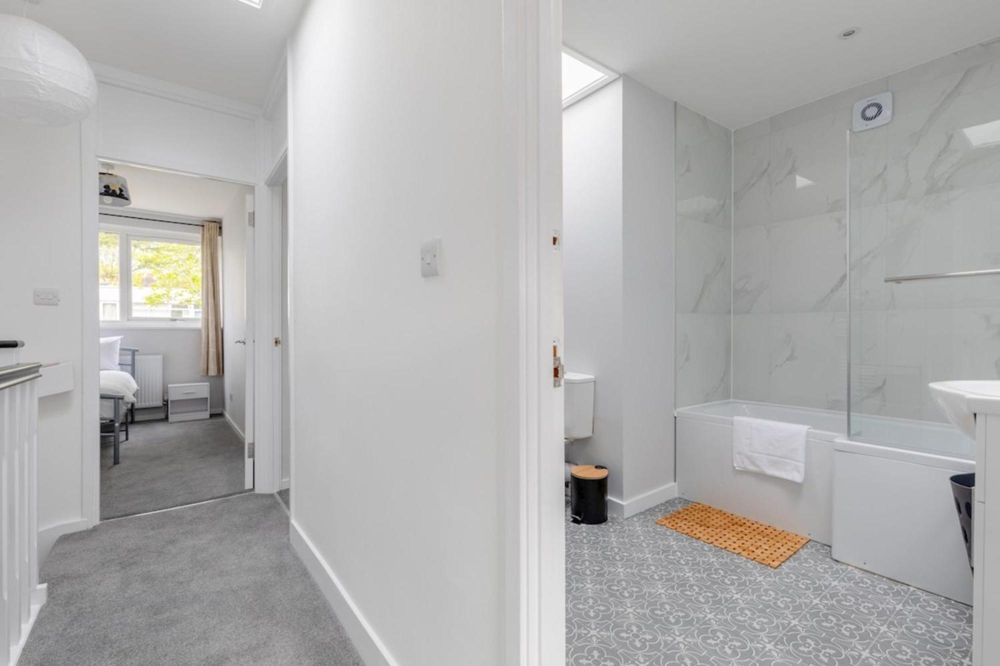 Newly Renovated 3bd Islington! *