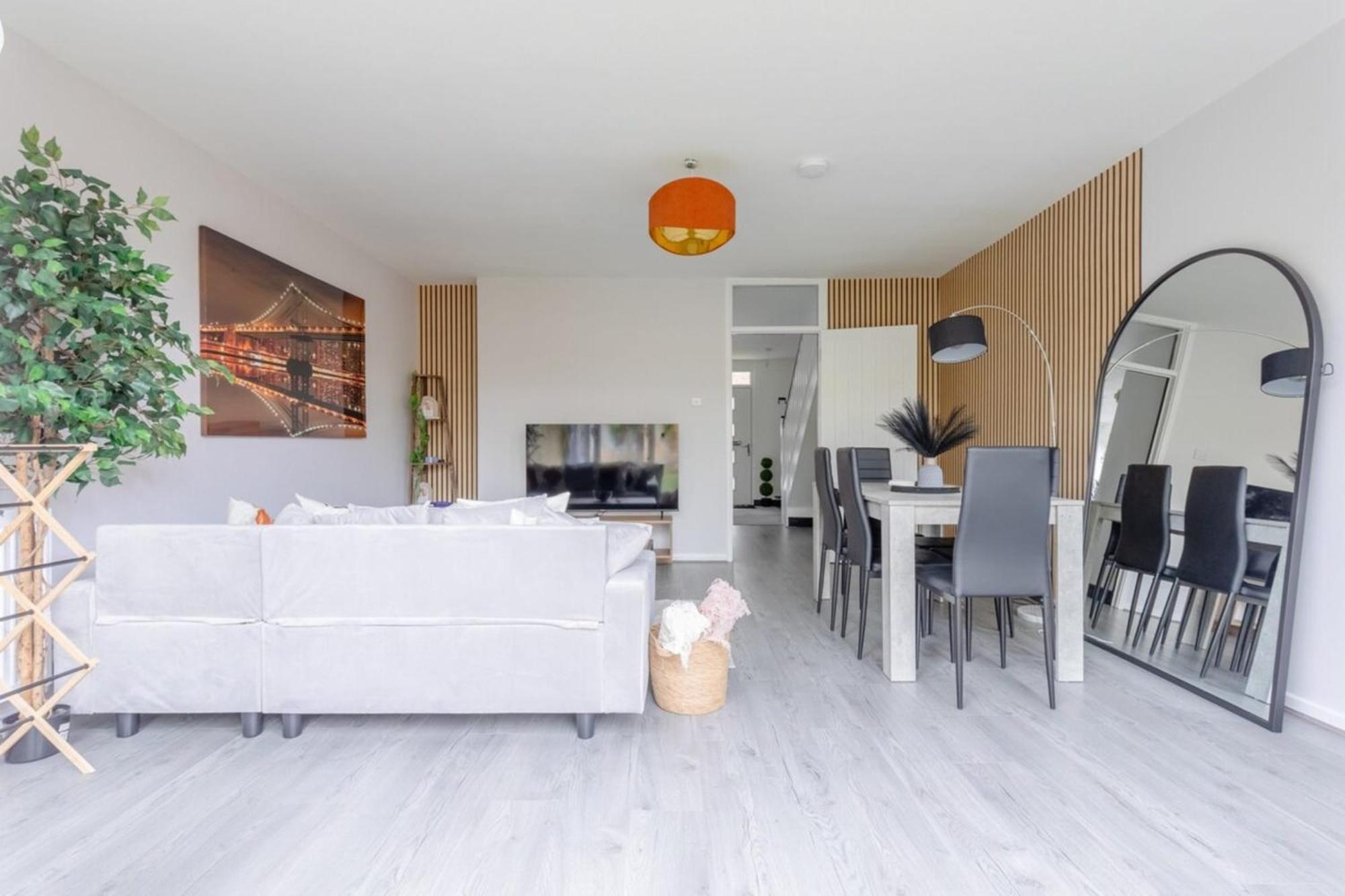 Newly Renovated 3bd Islington! Holiday home *