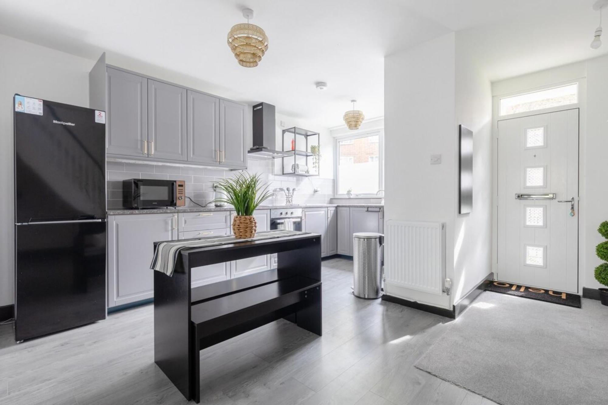 Newly Renovated 3bd Islington! Holiday home *
