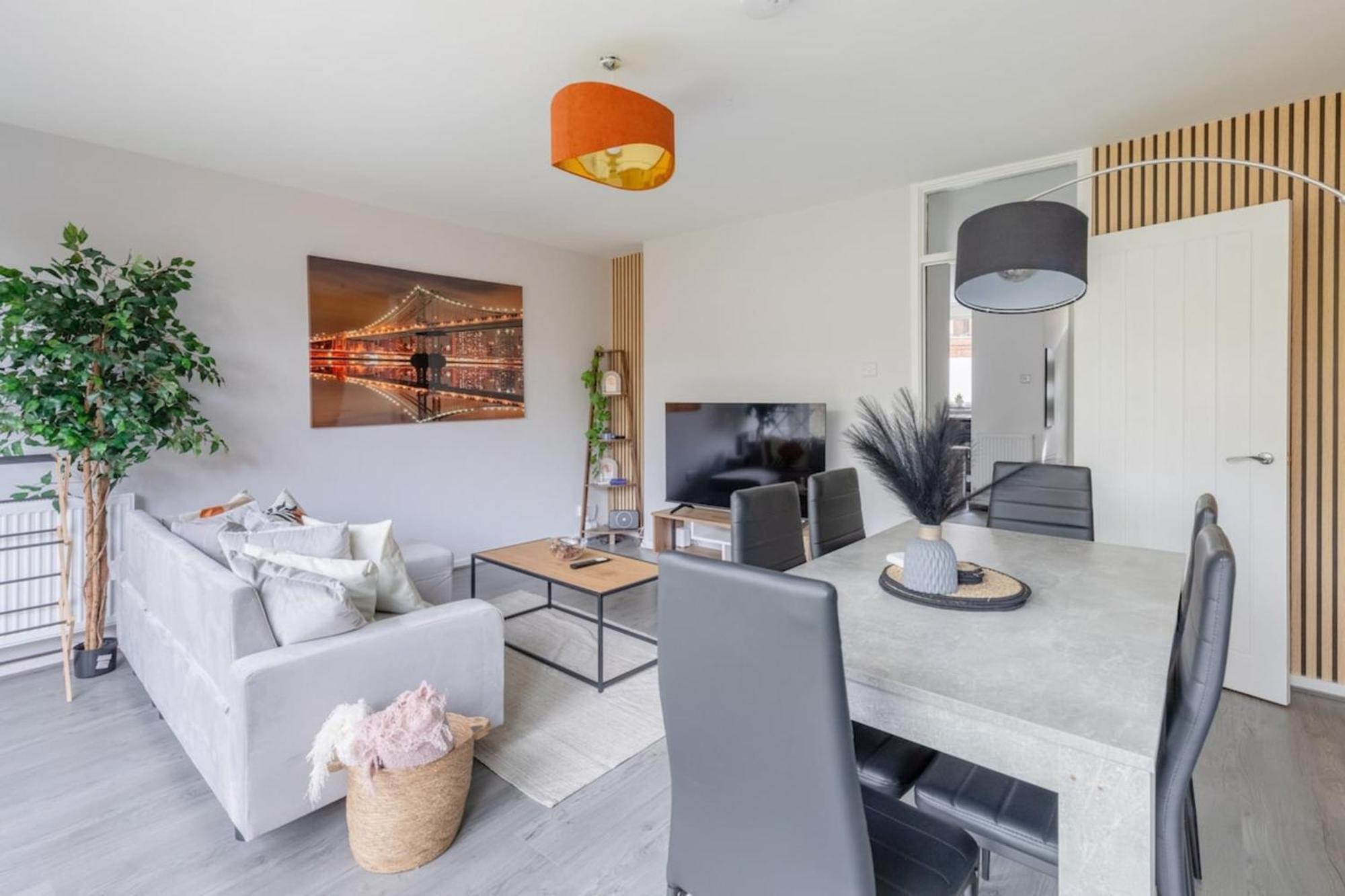Newly Renovated 3bd Islington! *
