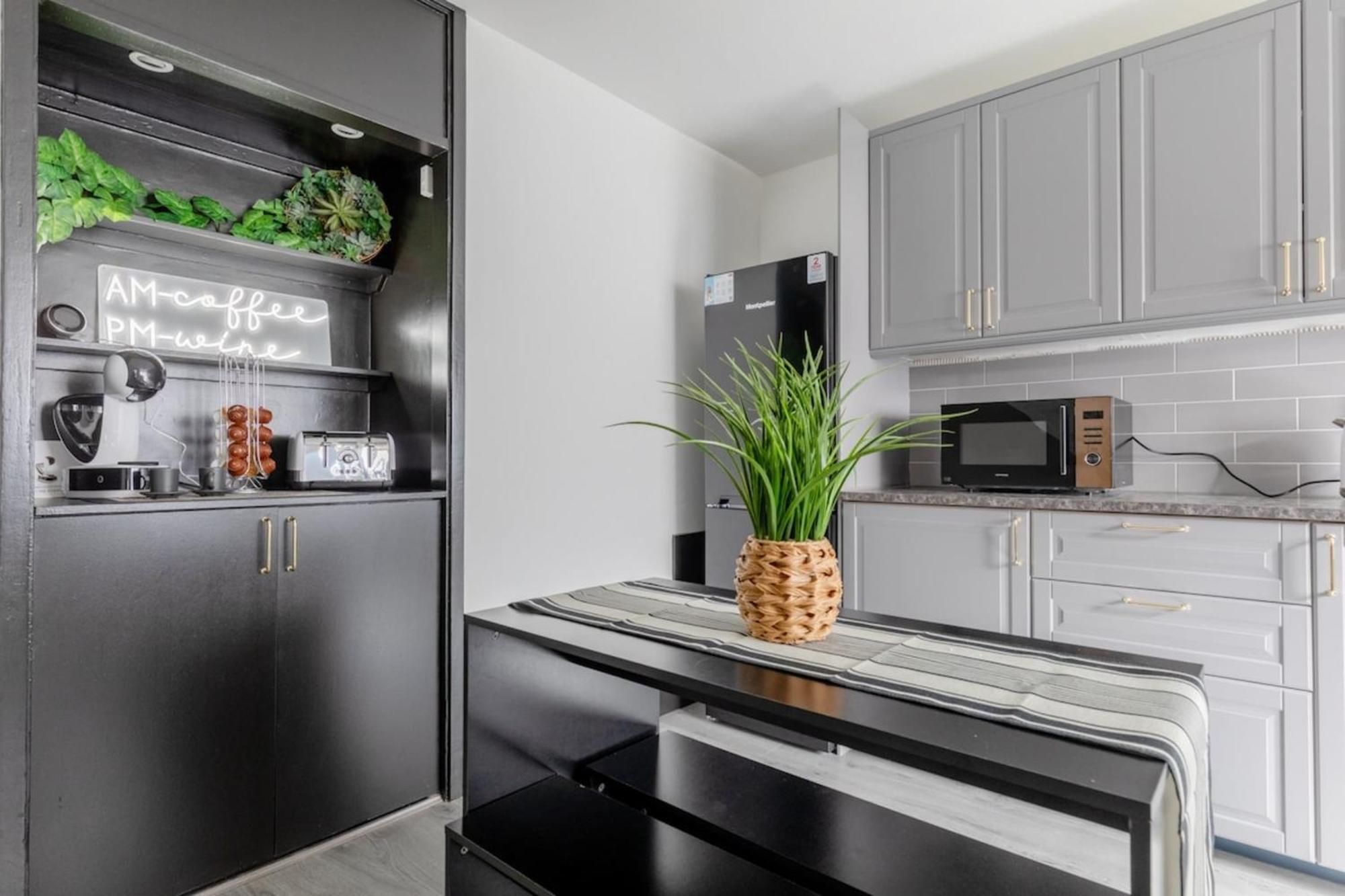 Newly Renovated 3bd Islington! Holiday home *
