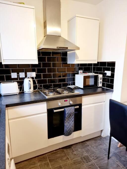 Appartement Spacious 2 Bedroom 3 Min Walk Mile End Station -sleeps 5 *