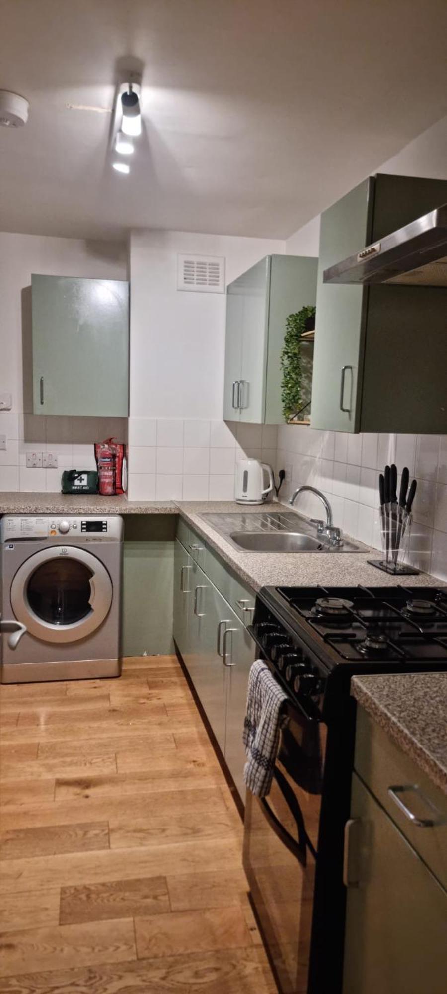 Star Kilburn Park Oasis Apartment