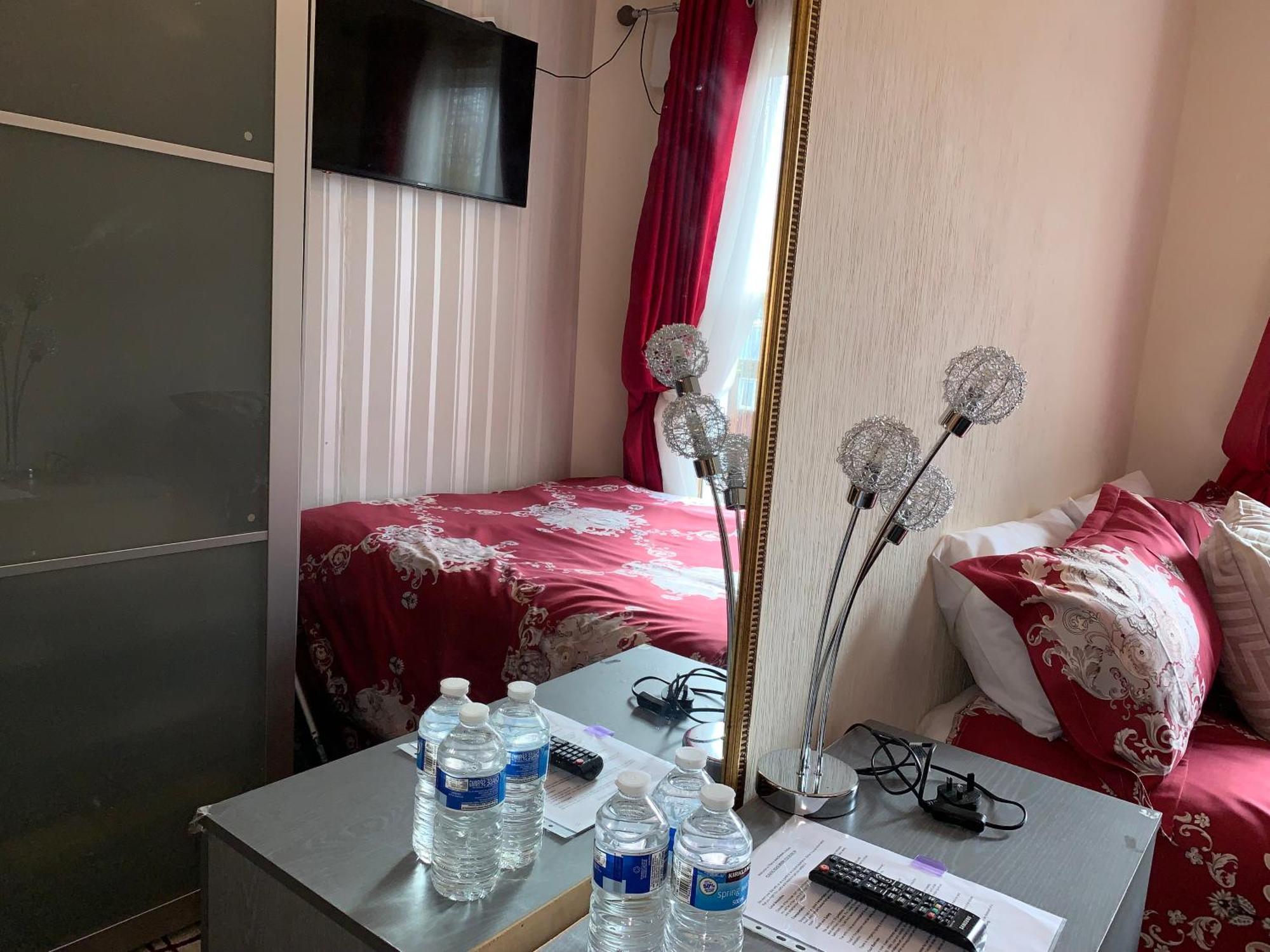 Superbly Furnished In Privatunterkunft