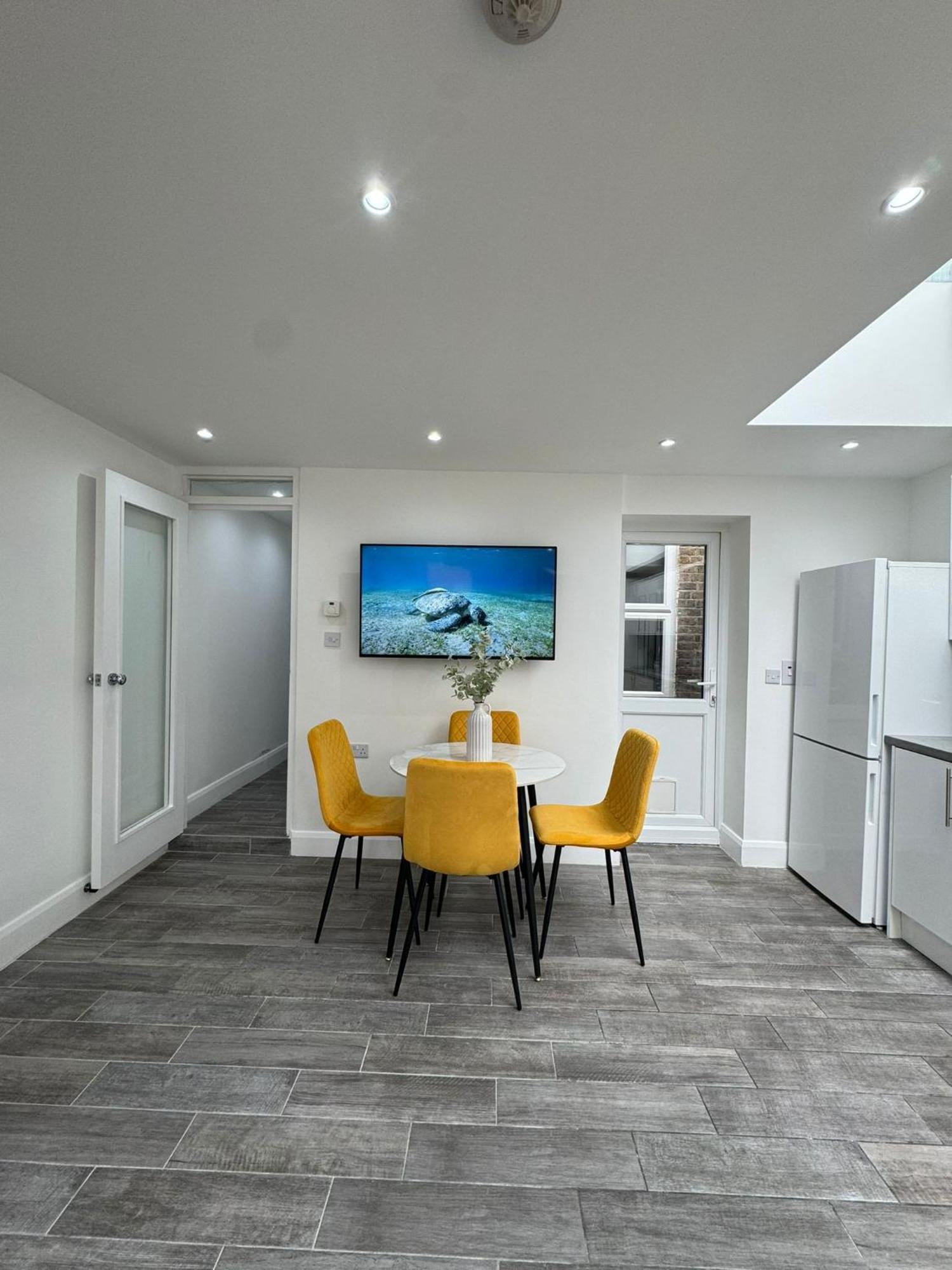 2 Double Bedroom Garden Flat In Acton,london *