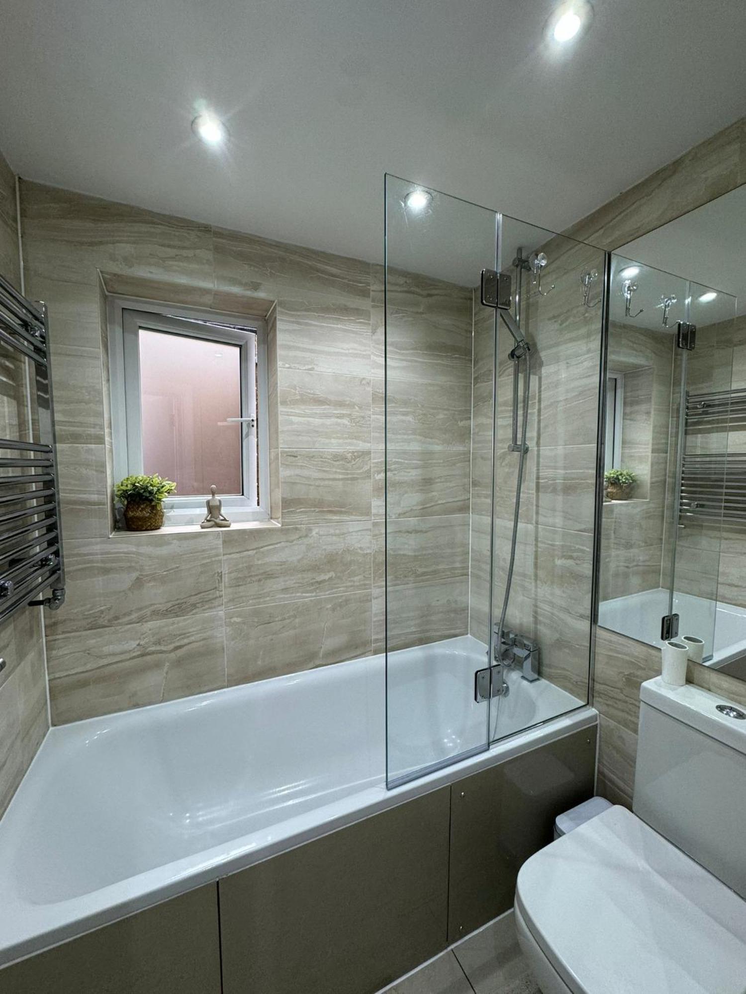 2 Double Bedroom Garden Flat In Acton,london Appartement *