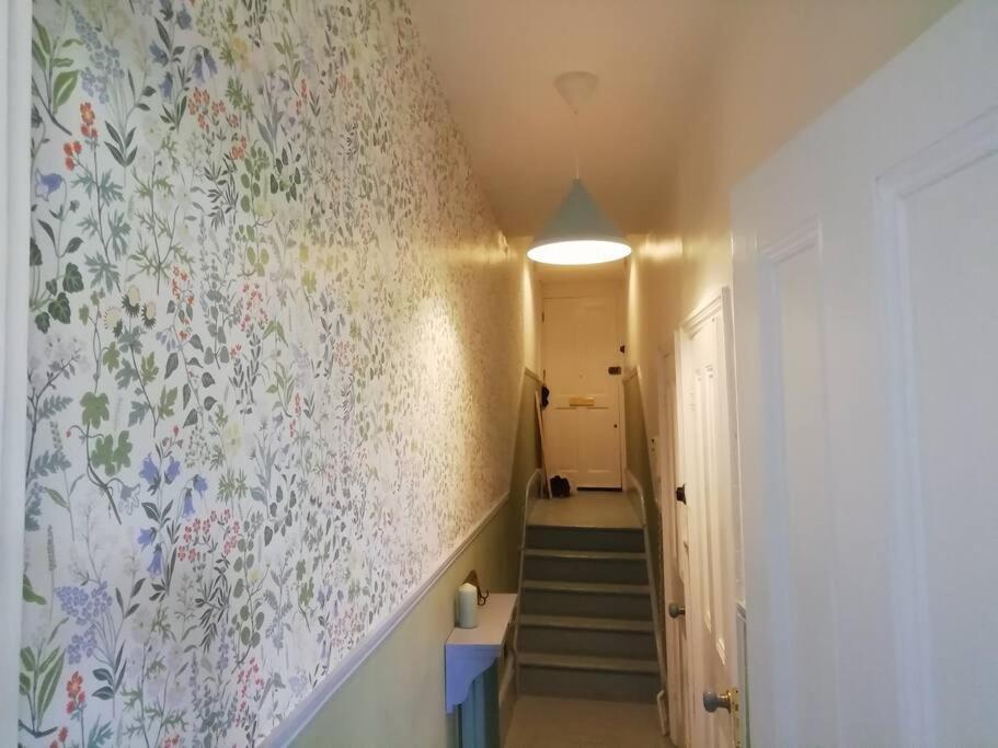 Apartment Charming With Balcony London
