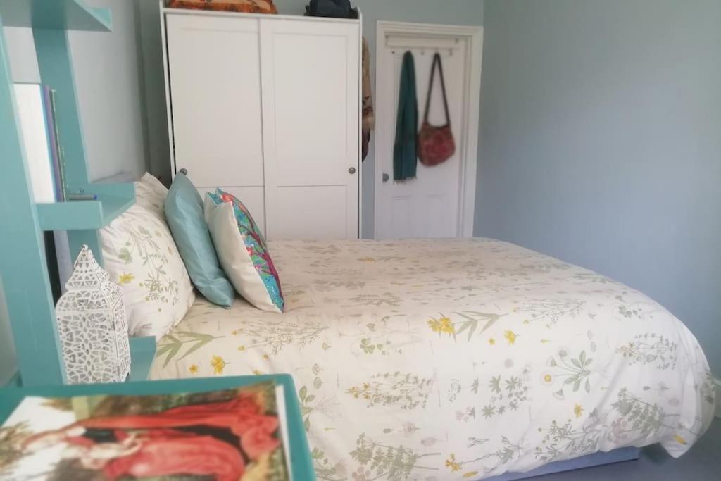 Charming With Balcony * London