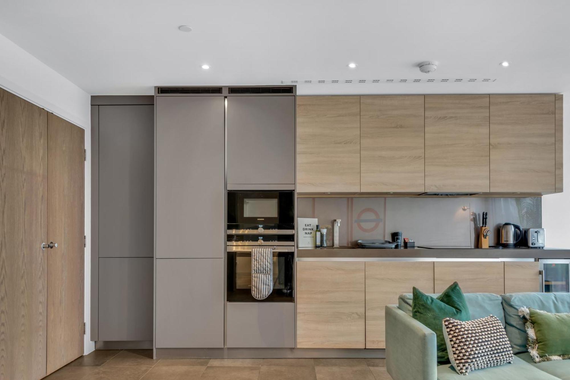 Mysquare Premium One Bedroom Road Basin Apartment *