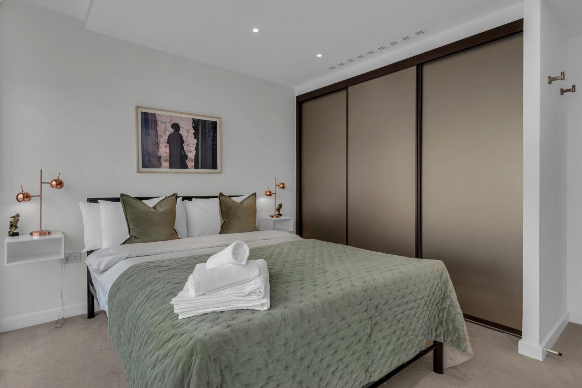 Mysquare Premium One Bedroom Road Basin London