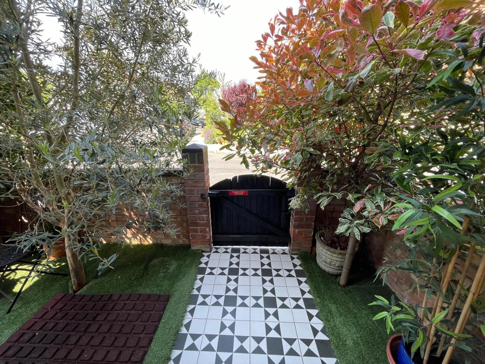 Villa Luxury 4 Bedroom House With 4 Bathrooms - Elizabeth Line & Acton Stations At Walking Distance